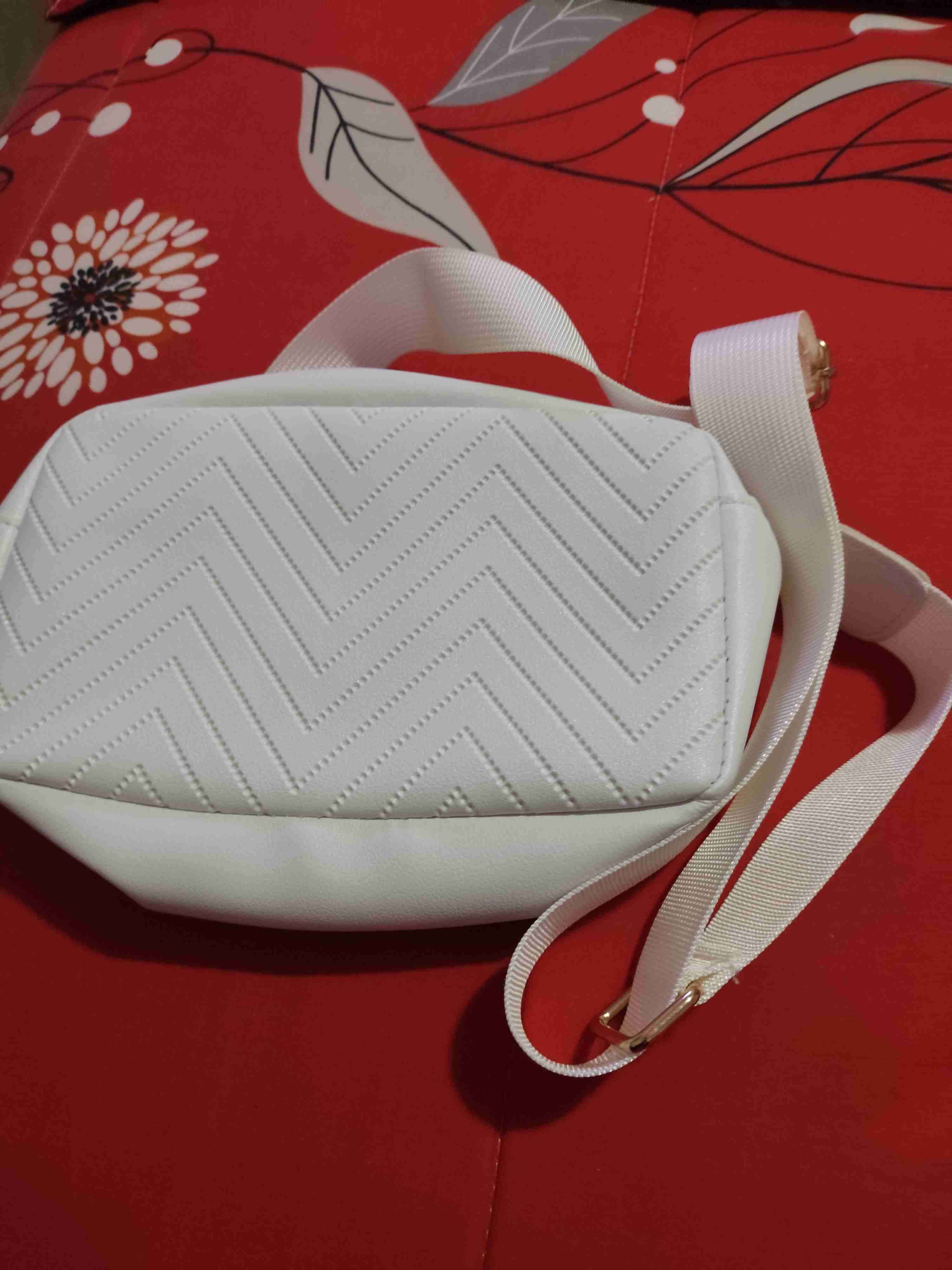 Riñonera blanca con diseño en zigzag - miniatura 2