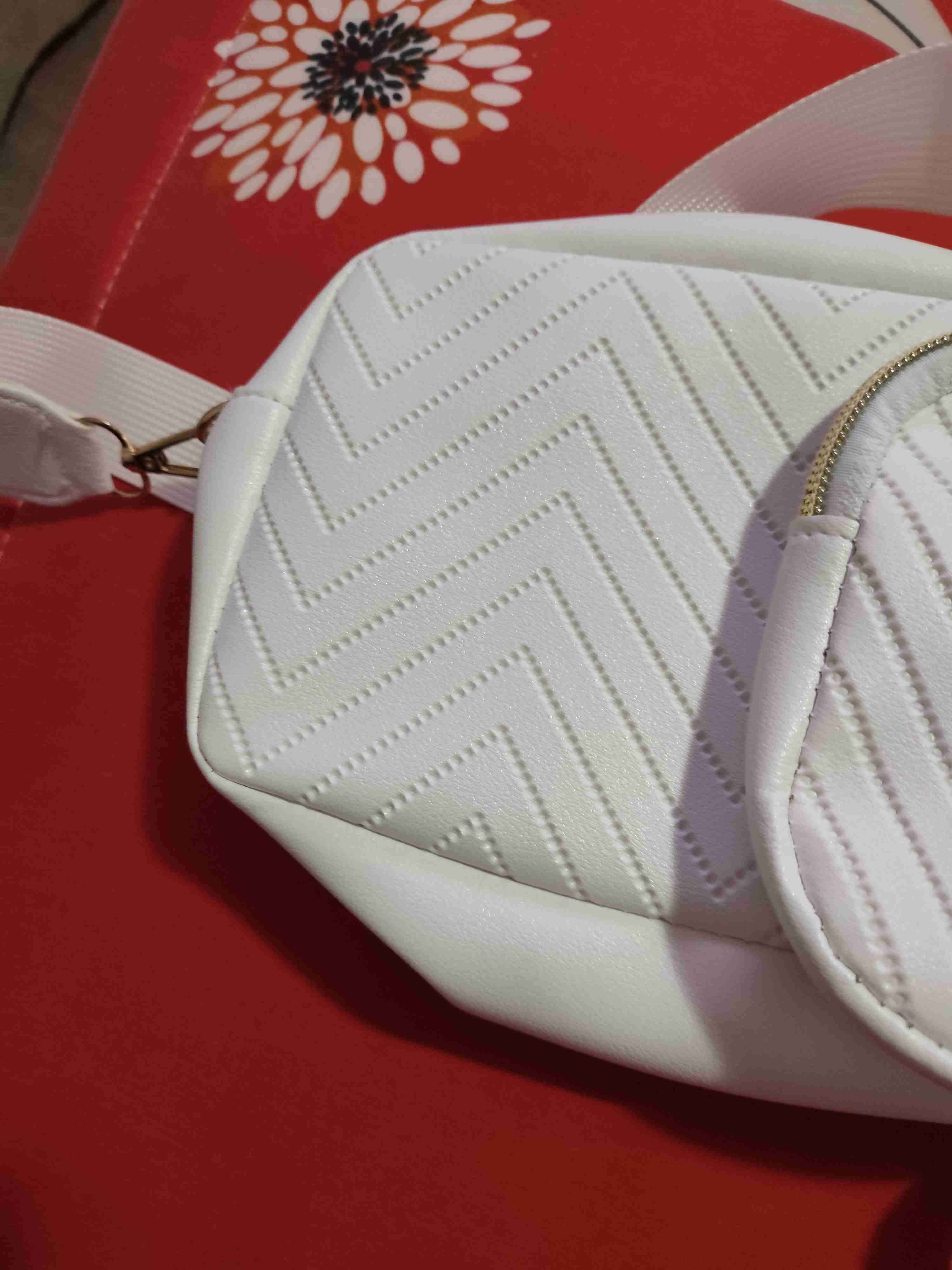 Riñonera blanca con diseño en zigzag - miniatura 3