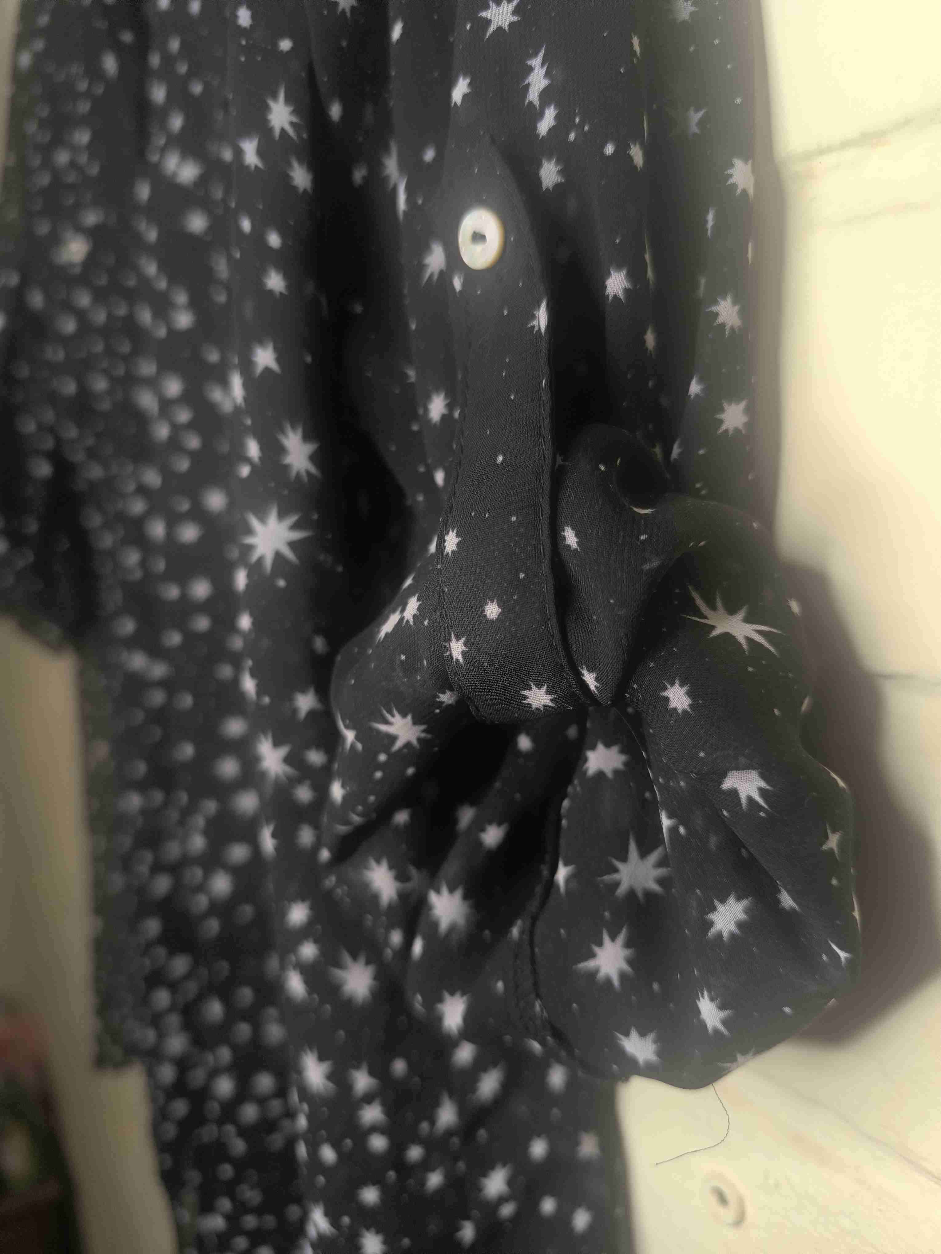 Blusa negra con estrellas - miniatura 3