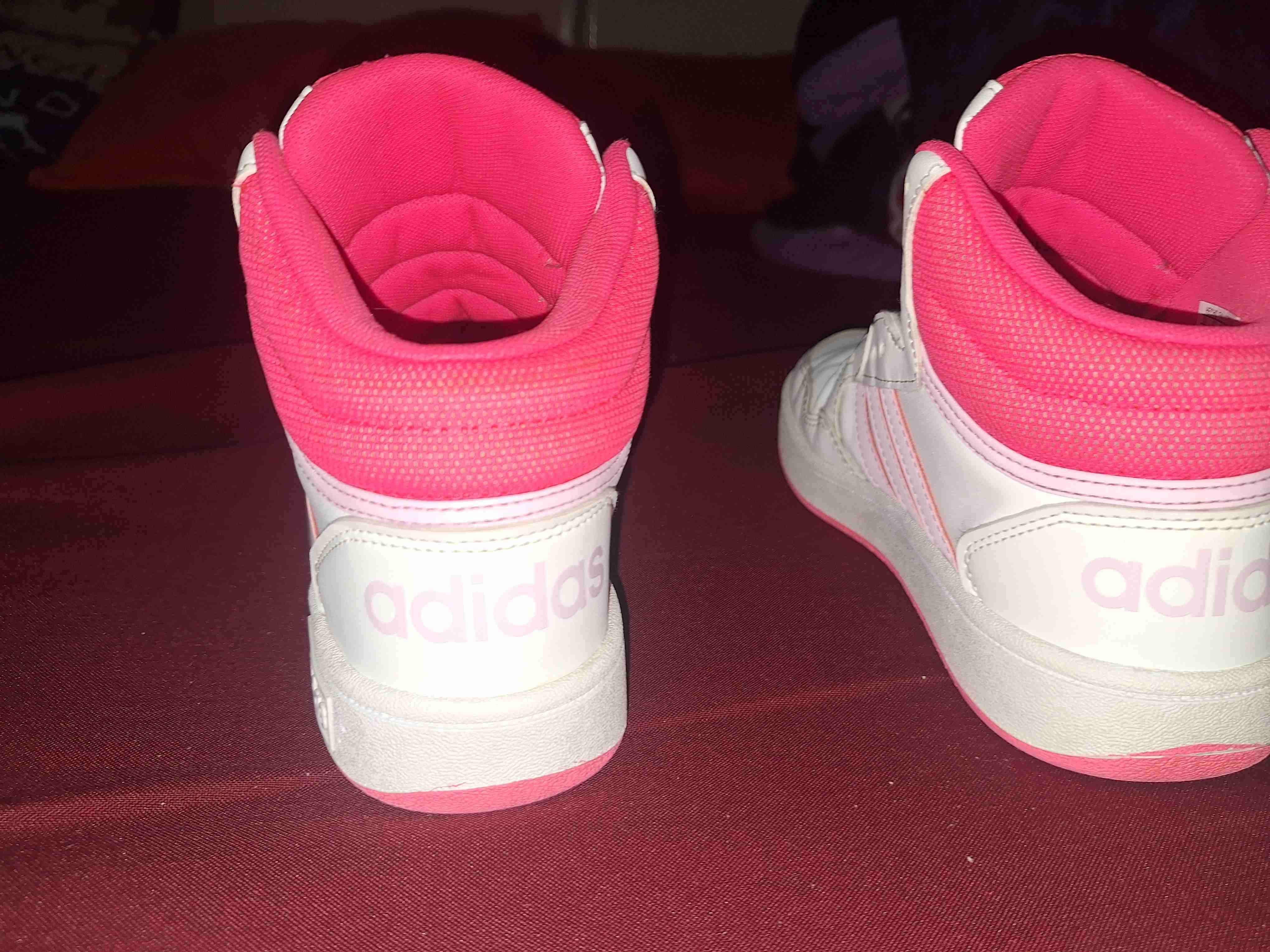 Zapatillas Adidas blancas con rosado talla 33 - miniatura 2