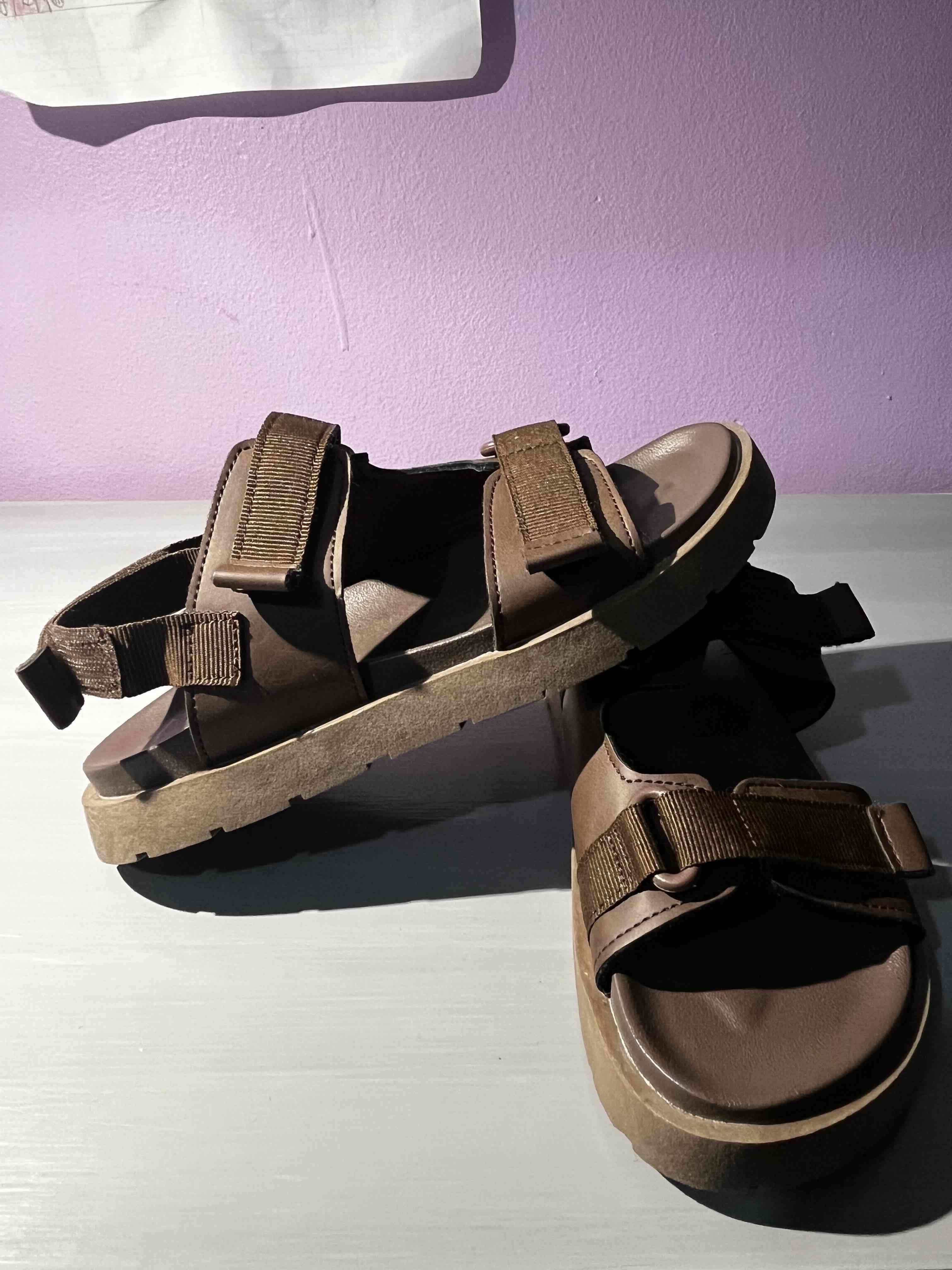 Sandalias marrones tipo trekking - miniatura 2