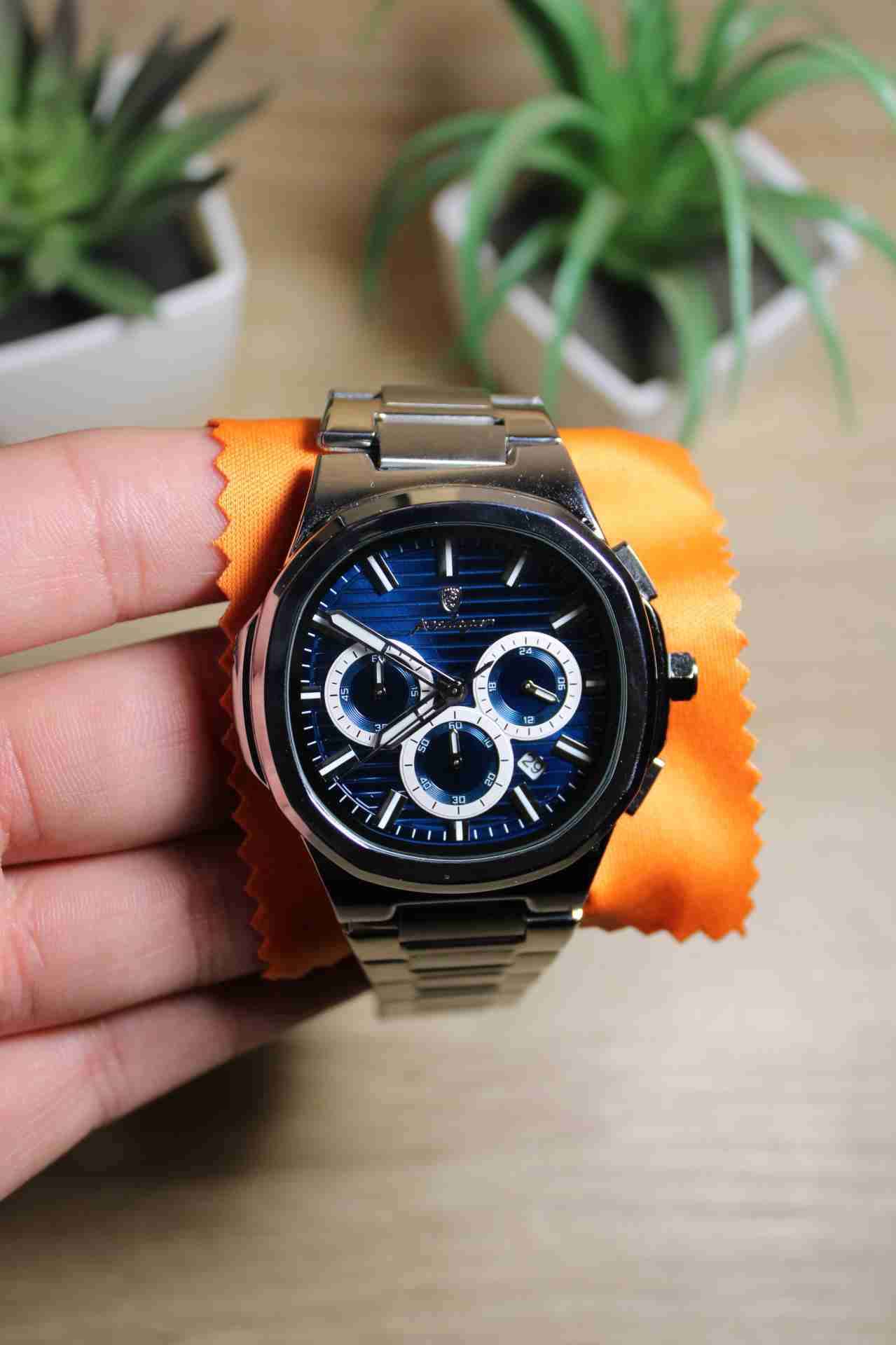 Reloj de pulsera azul metálico - miniatura 2