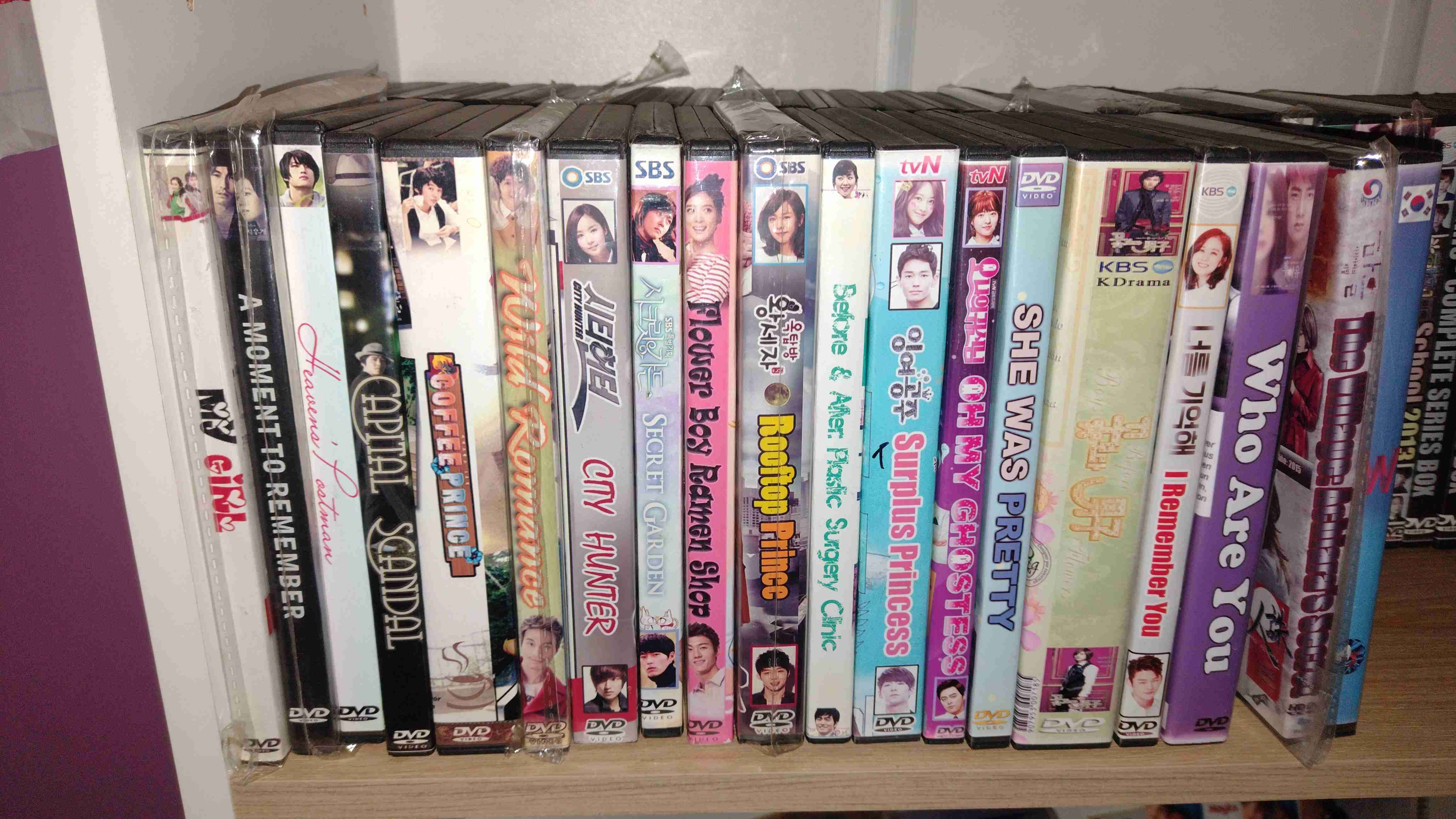 Colección de DVDs de series y películas - miniatura 1