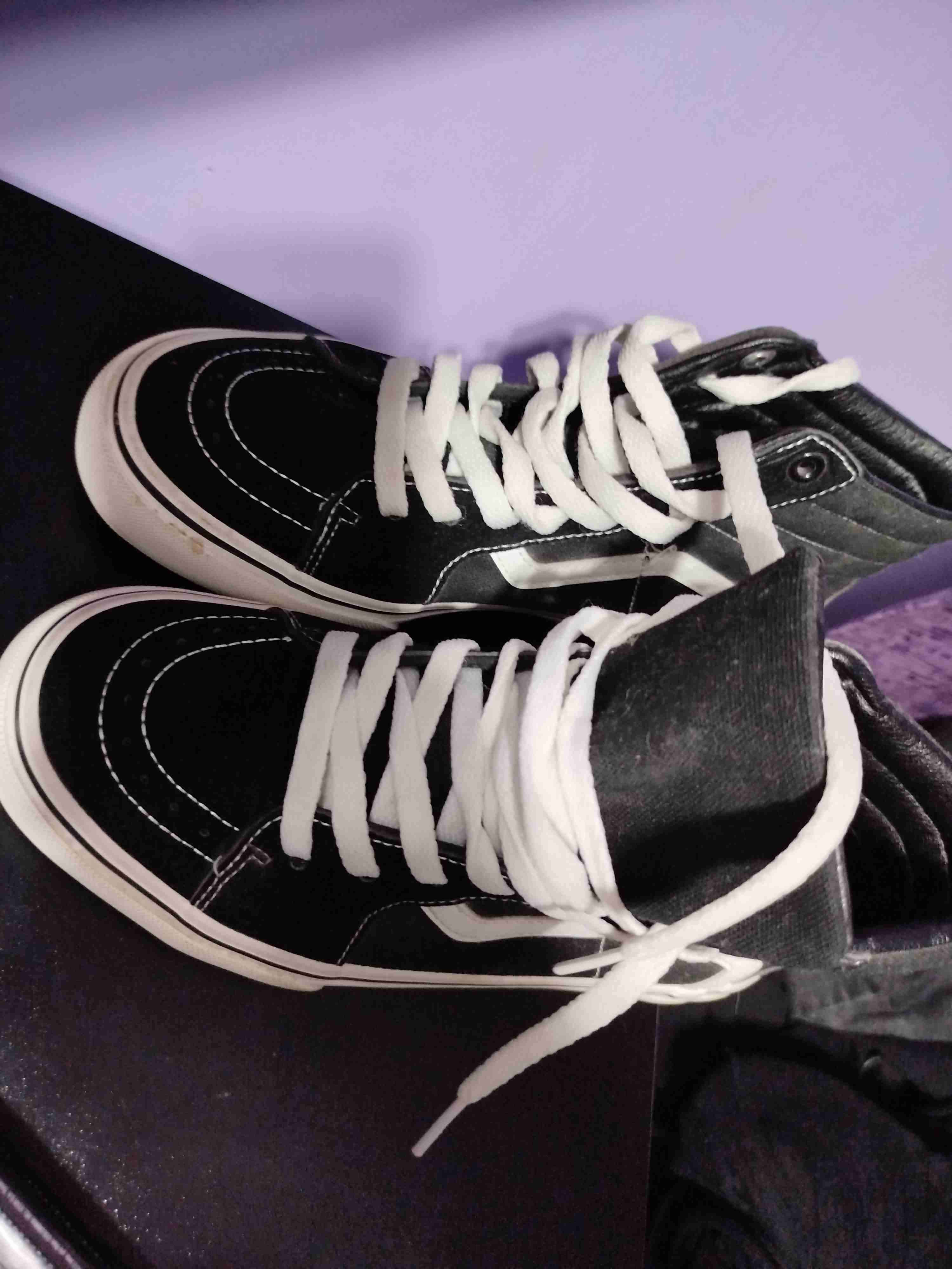 Zapatillas negras de caña alta estilo vans - miniatura 2