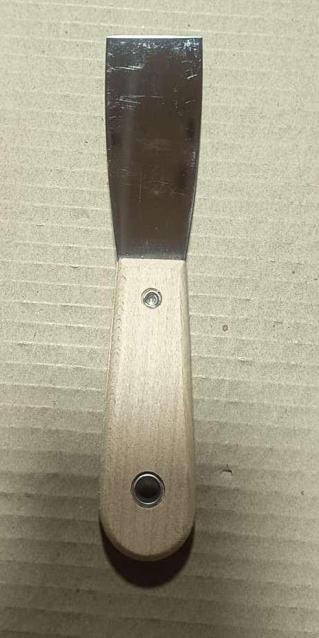Espátula Metálica 1 1/2" con Mango de Madera