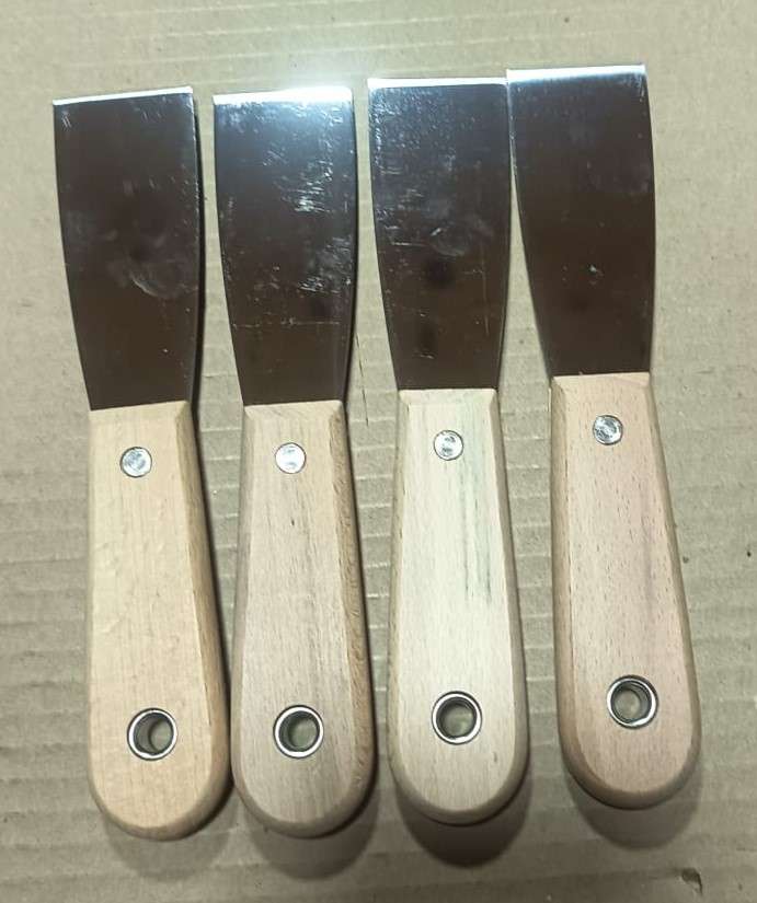 Pack 4 Espátulas Metálicas 1 1/2" Mango de Madera