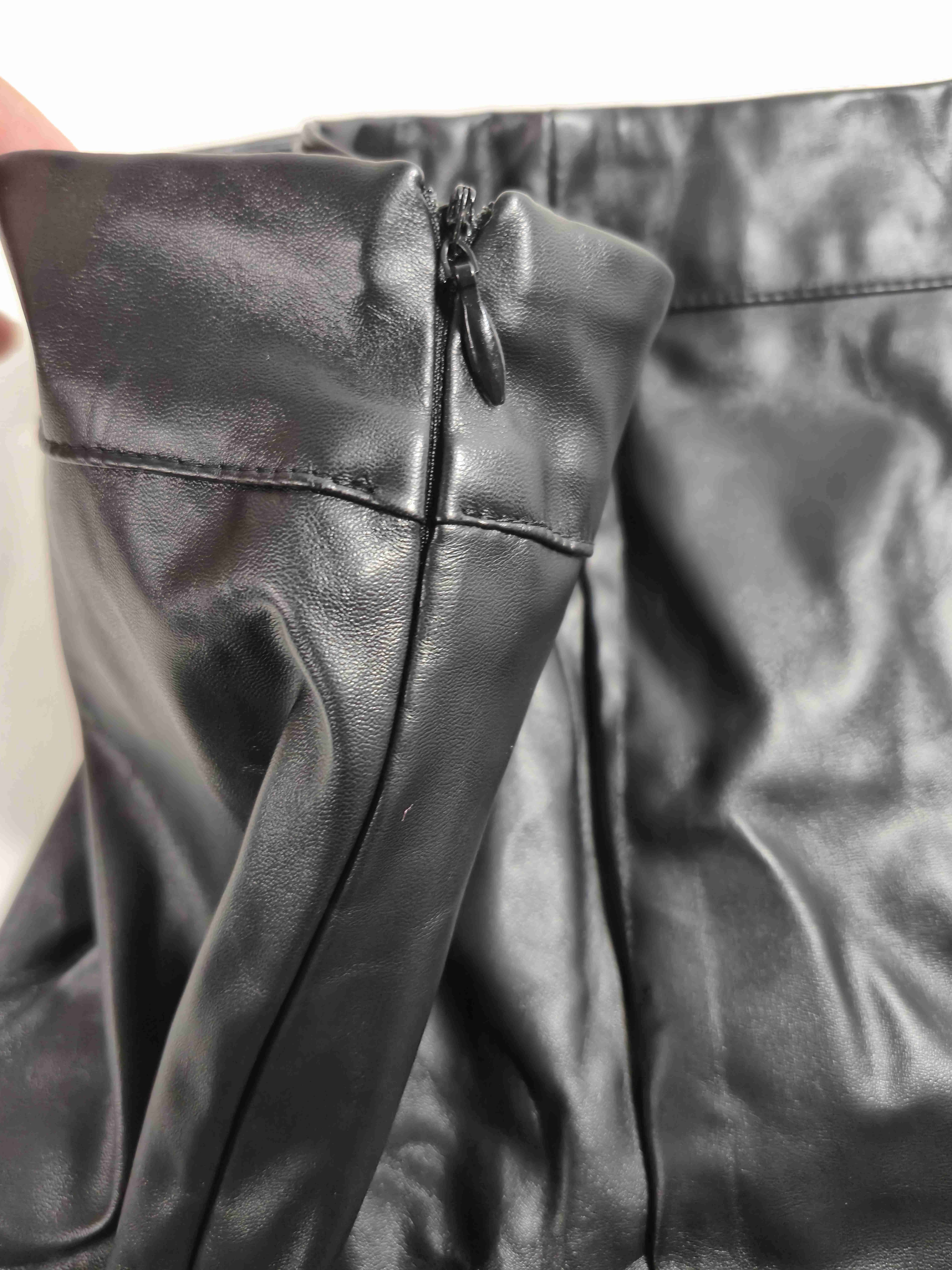 Falda negra de cuero ecológico talla L - miniatura 4