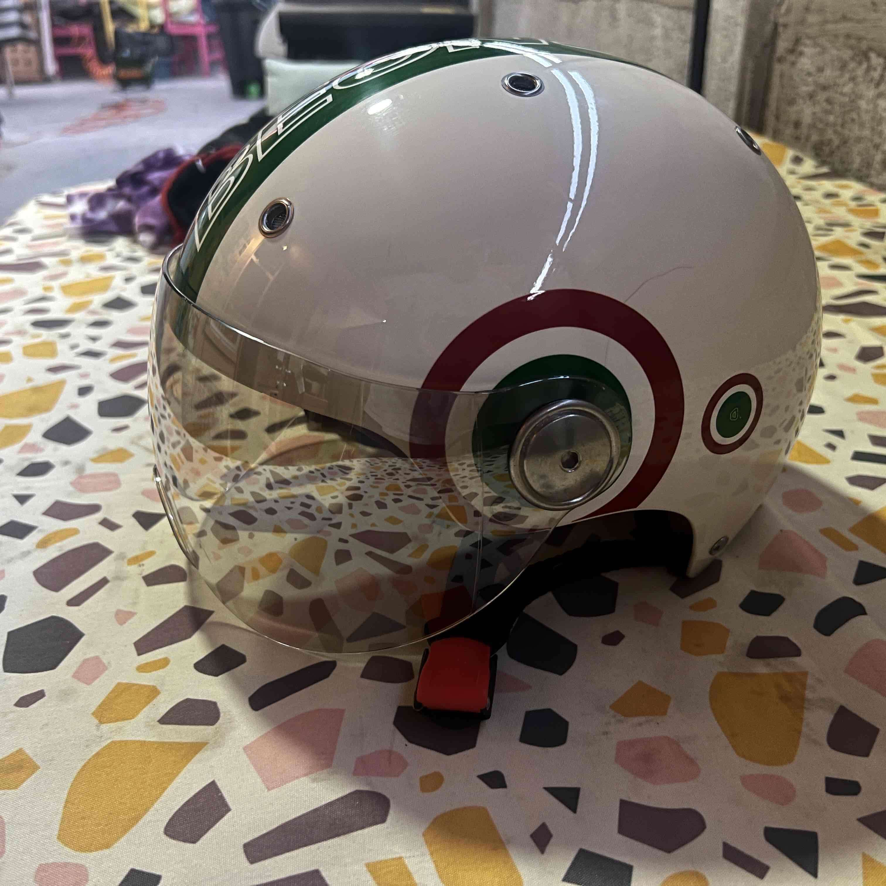Casco moto blanco con visor