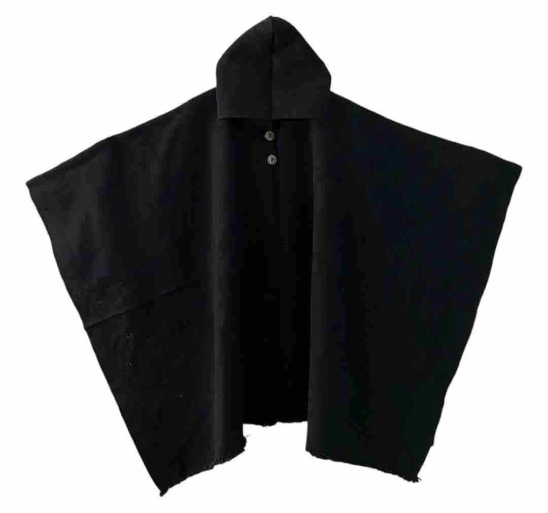Poncho negro con capucha - miniatura 2