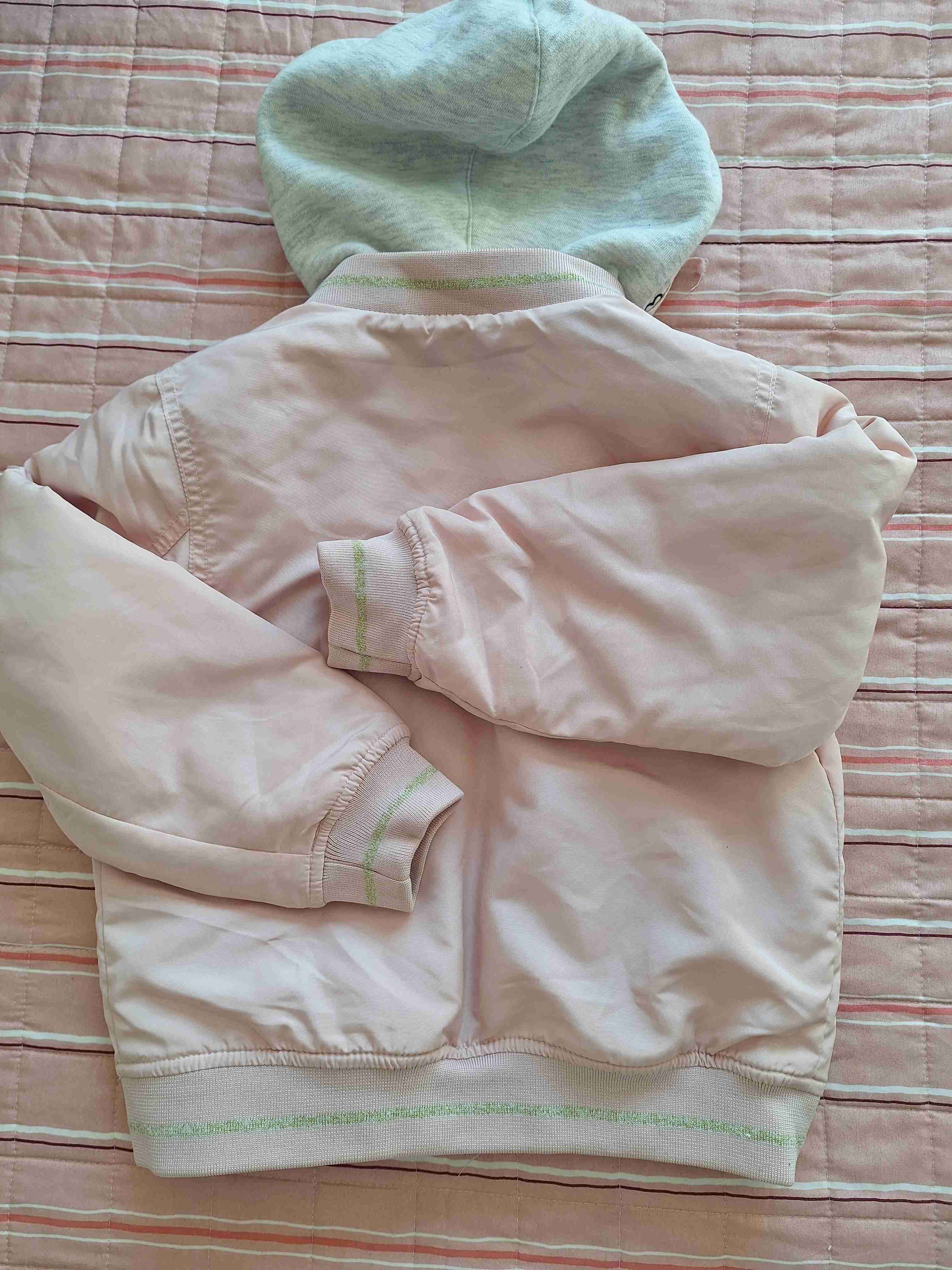 Chaqueta rosa con capucha - miniatura 2