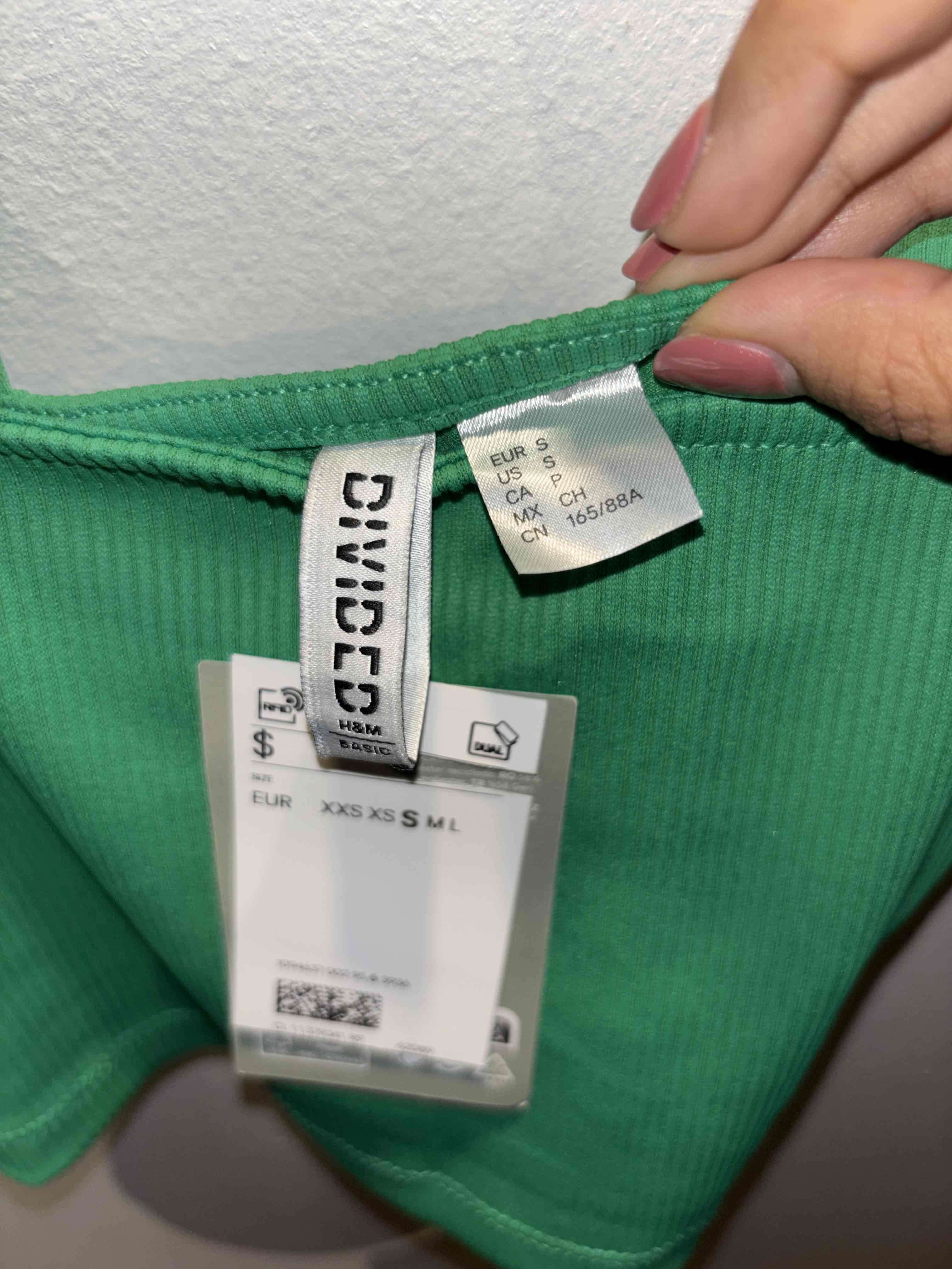 Top corto verde ribeteado - miniatura 3