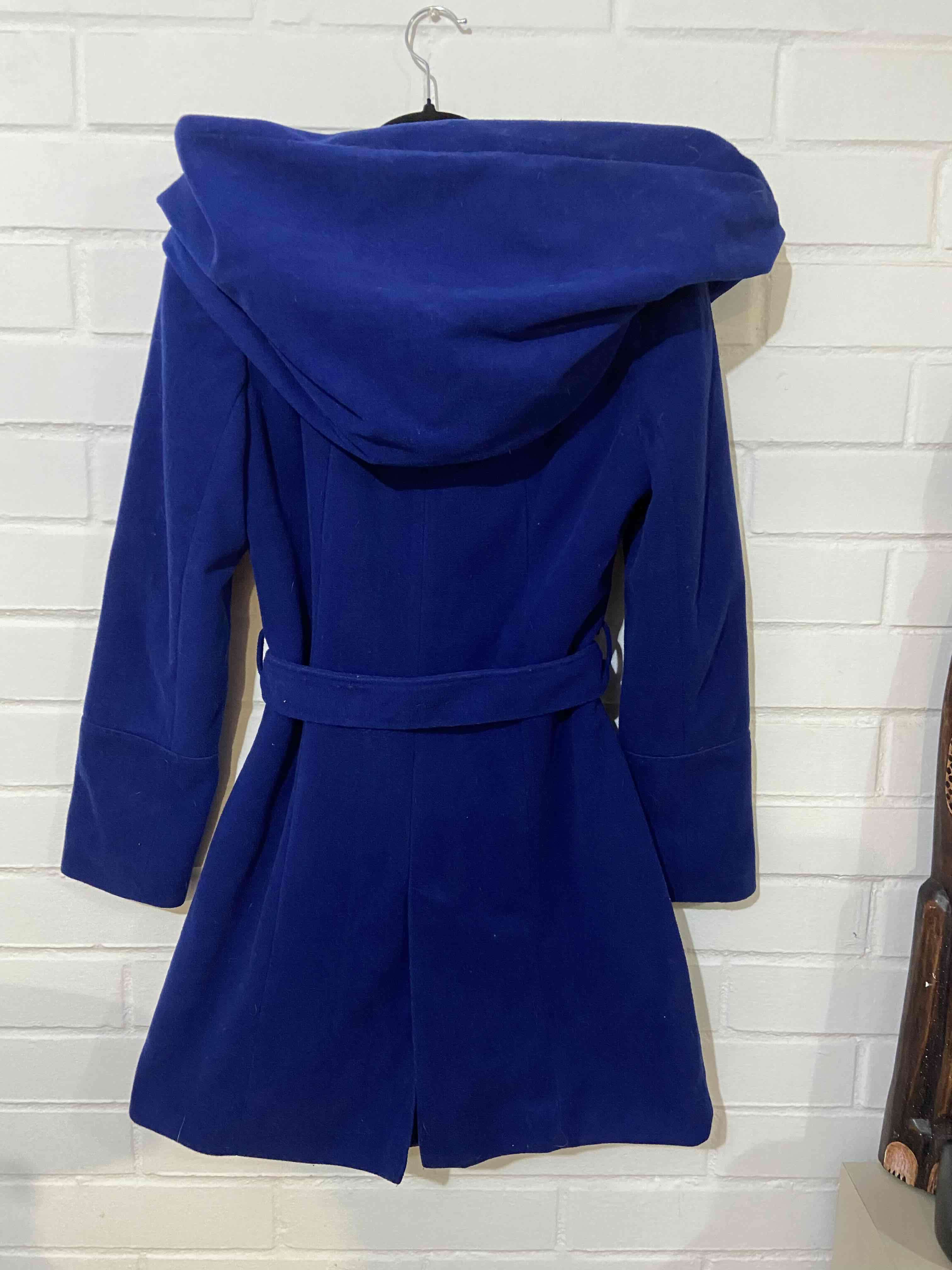 Abrigo azul con capucha Alaniz - miniatura 2