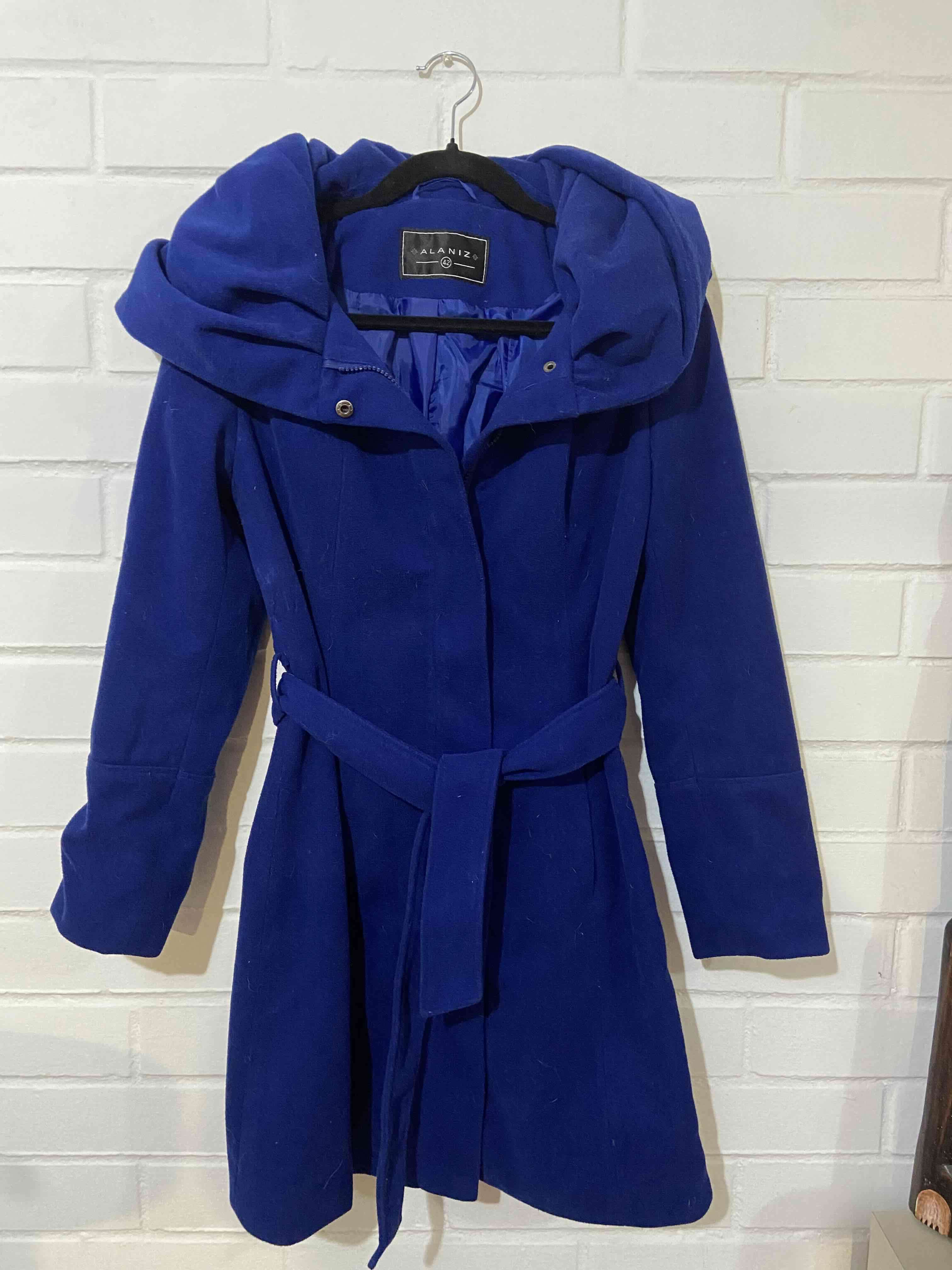 Abrigo azul con capucha Alaniz - miniatura 3