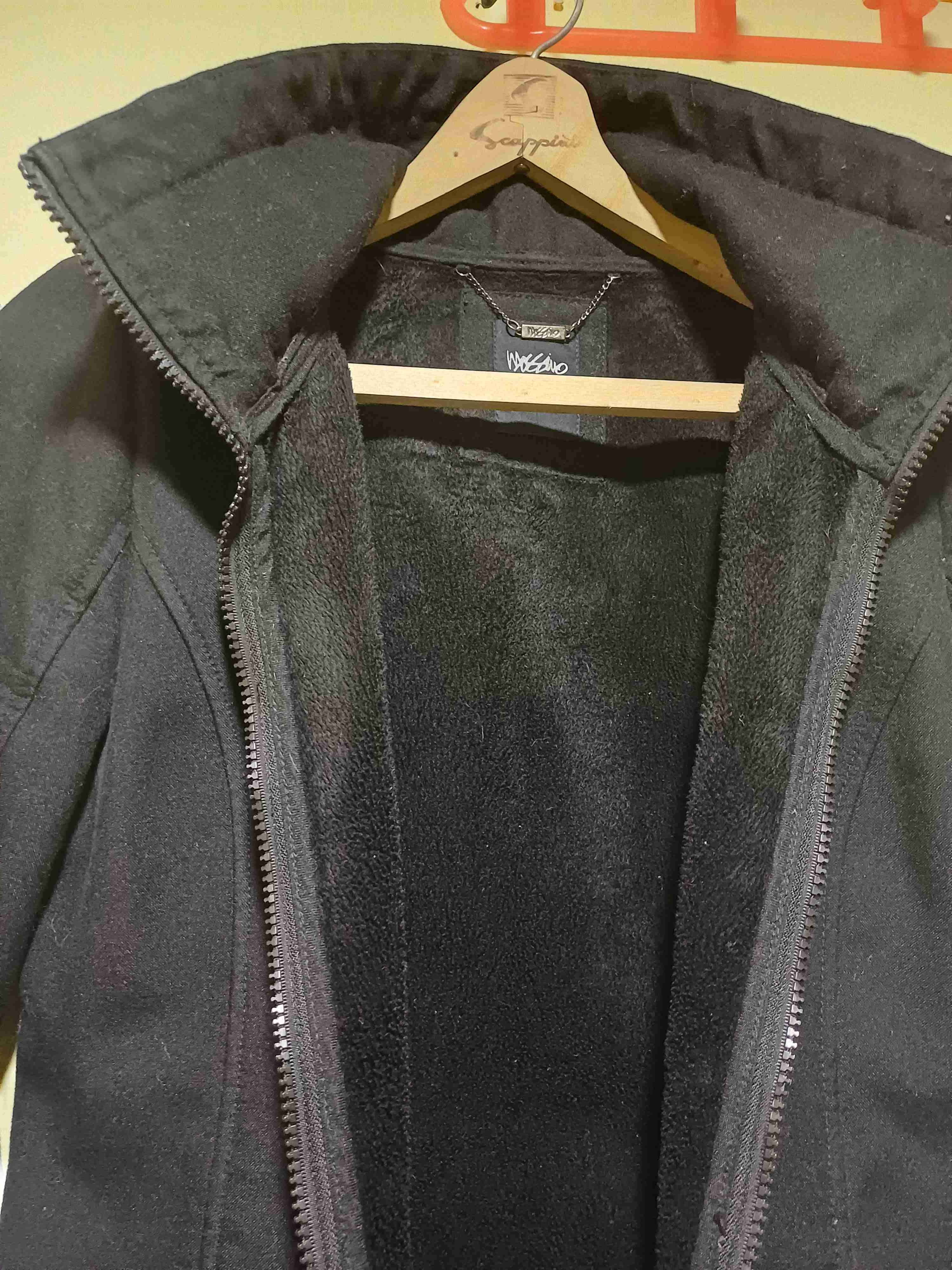 Abrigo negro con capucha - miniatura 3