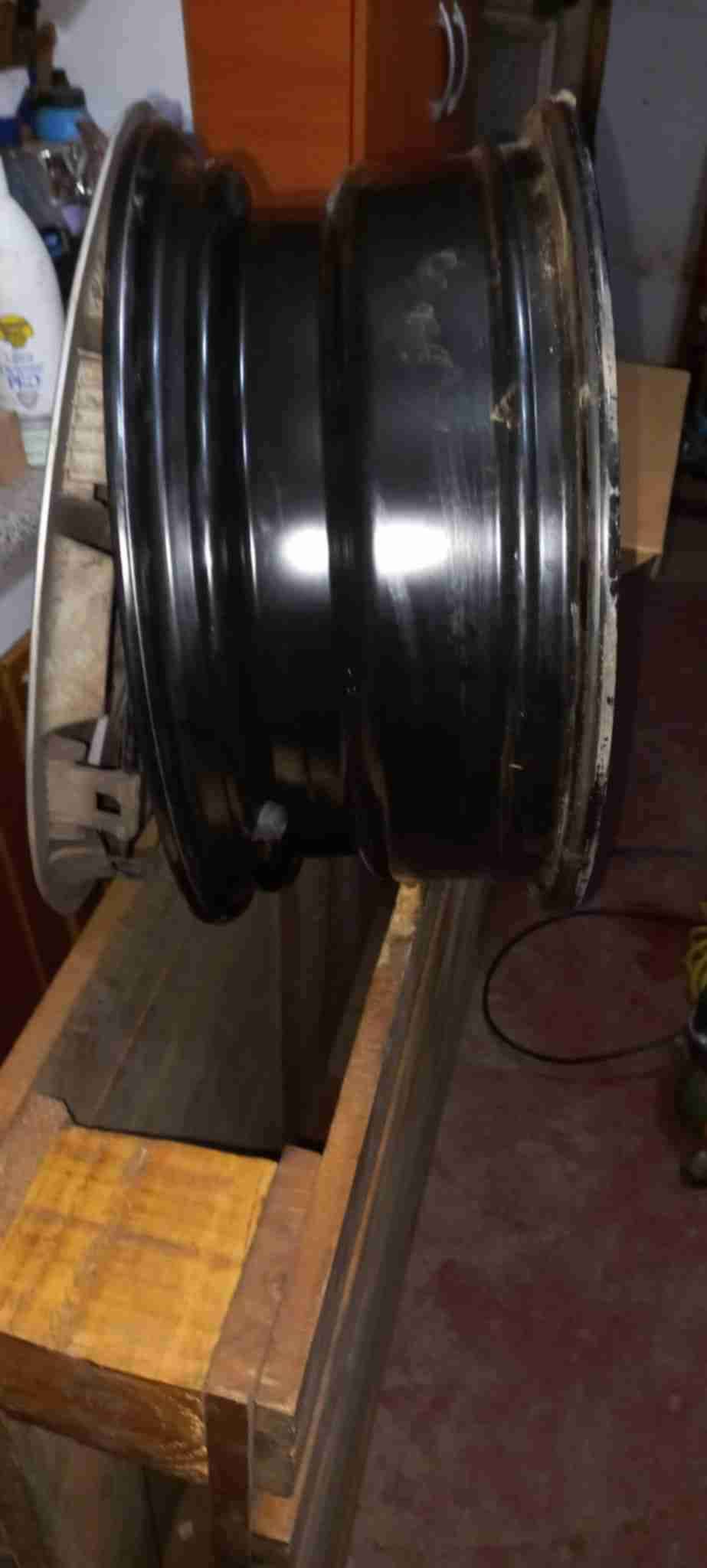 Llanta de acero para auto - miniatura 1