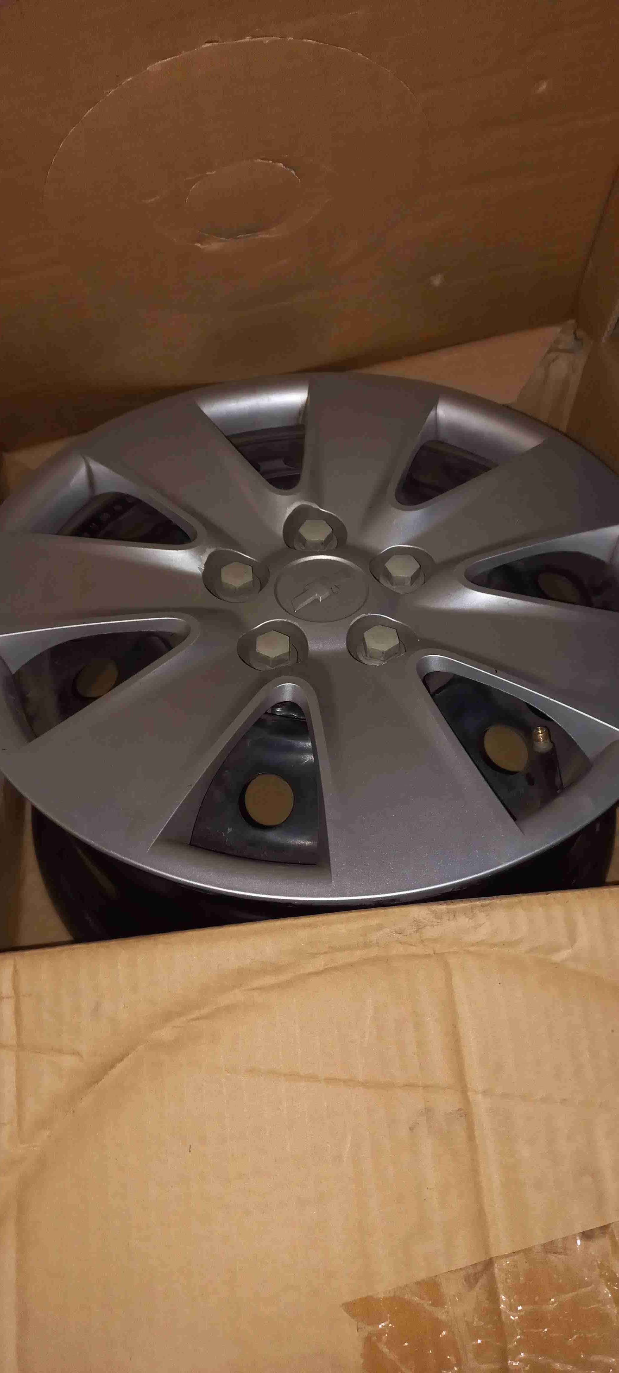 Llanta de acero para auto - miniatura 3