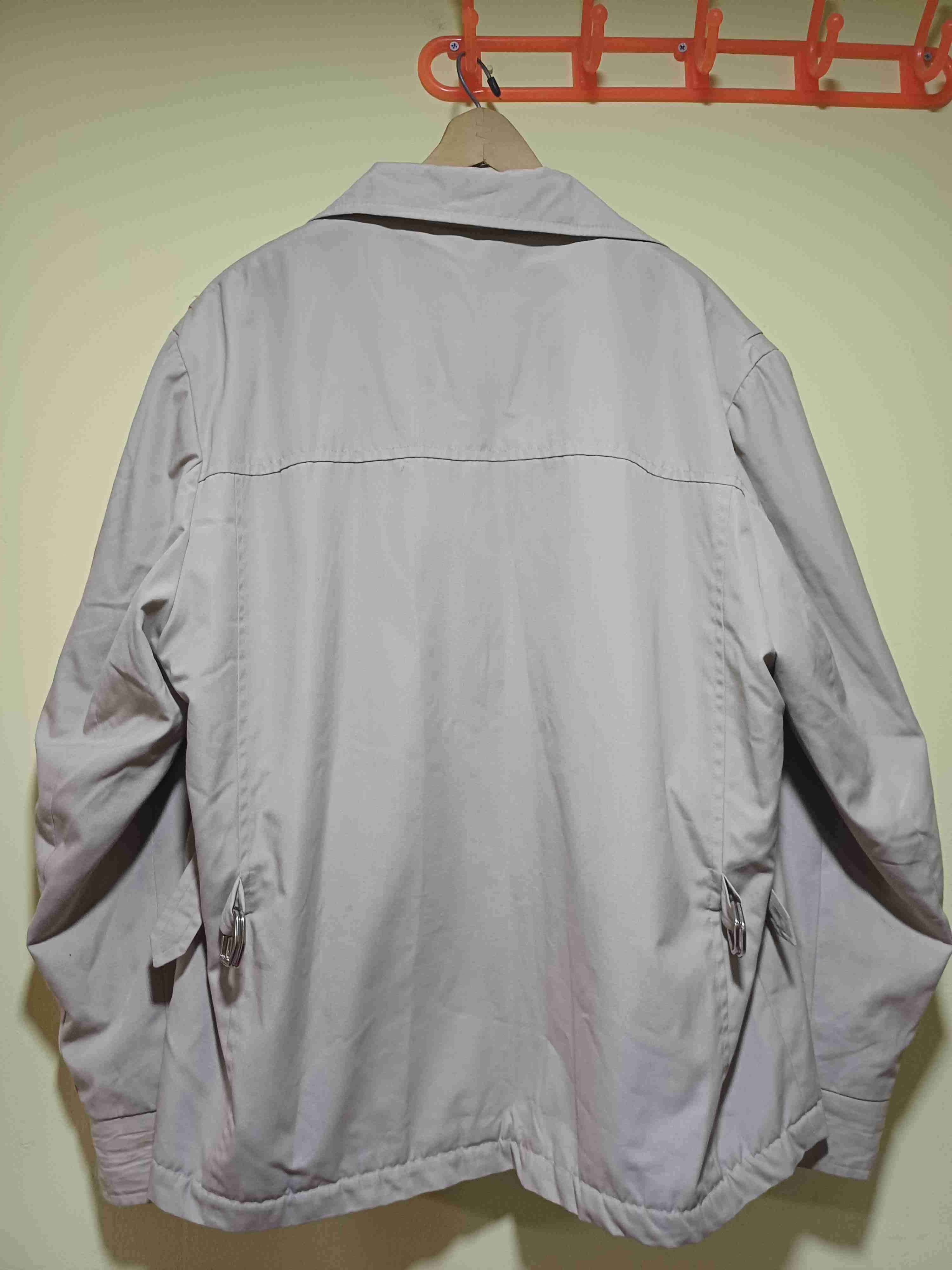 Chaqueta beige con bolsillos - miniatura 3