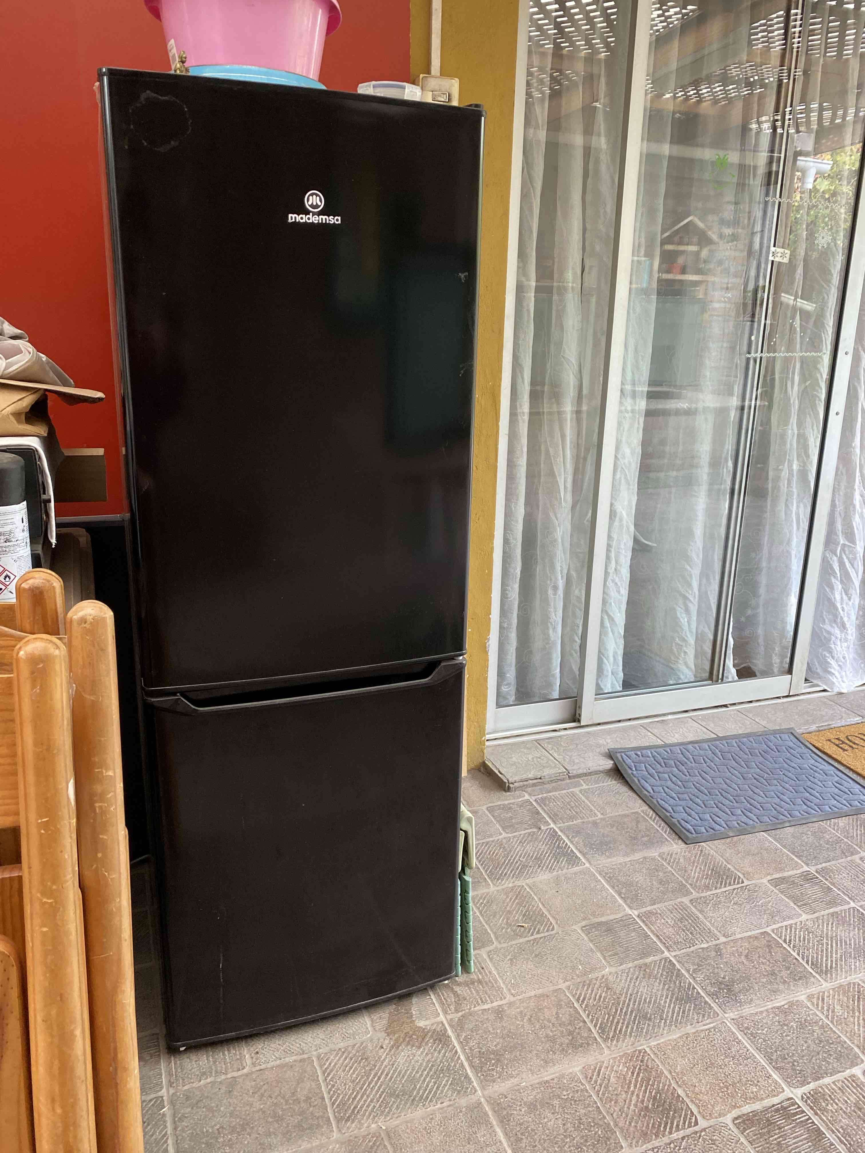 Refrigerador Mademsa negro - miniatura 1