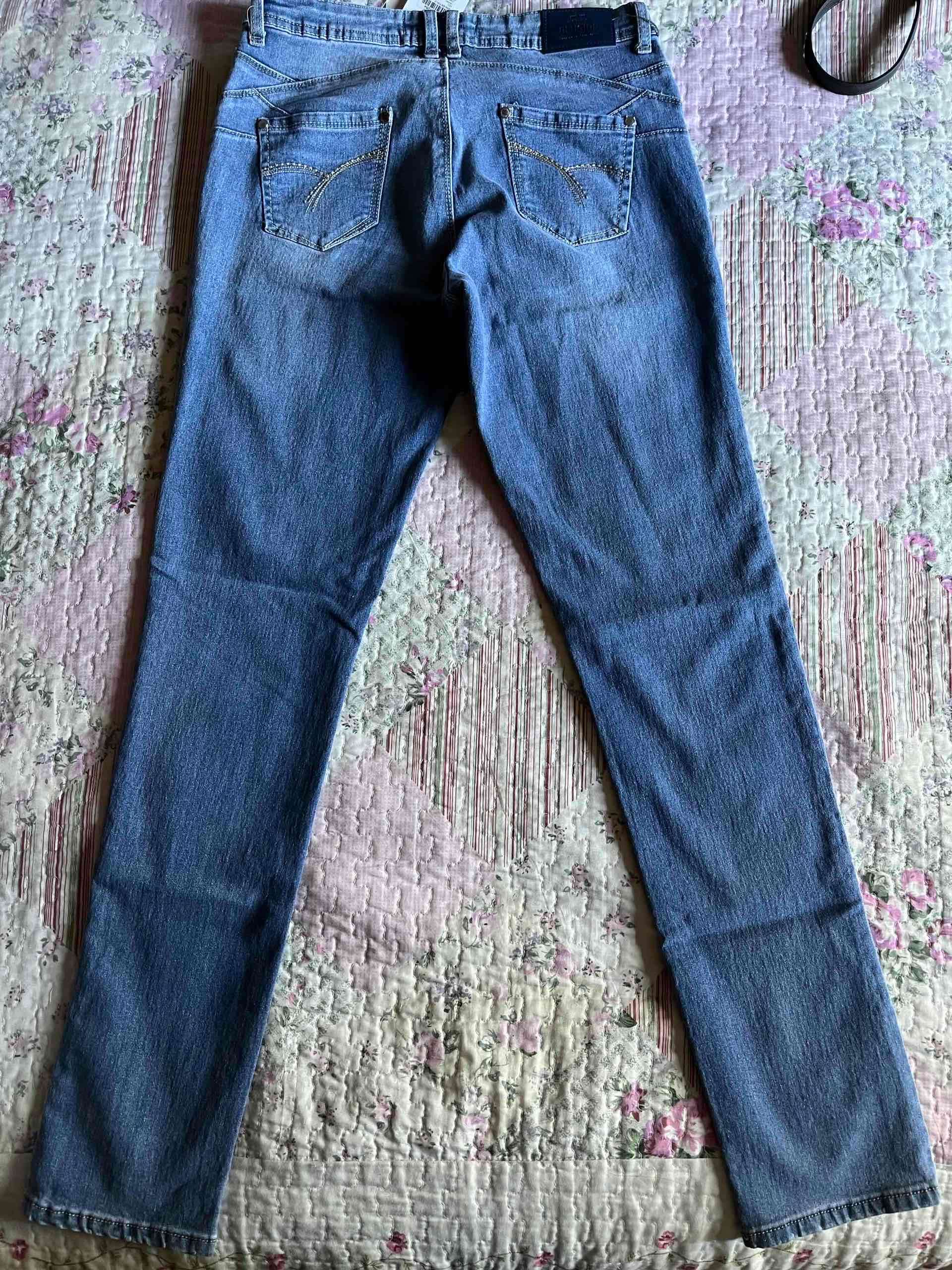 Jeans azules nuevos - miniatura 2