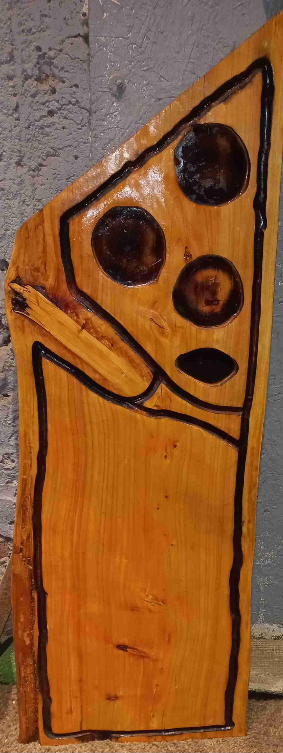 Escultura de madera con diseño de guitarra - miniatura 2