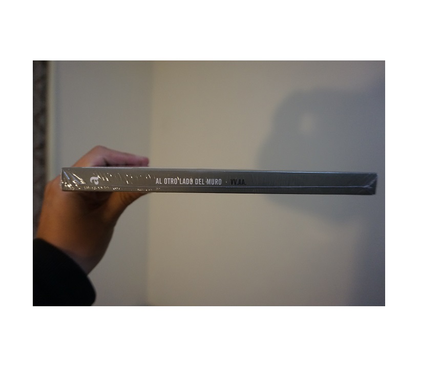 Libro 'Al otro lado del muro' - miniatura 3