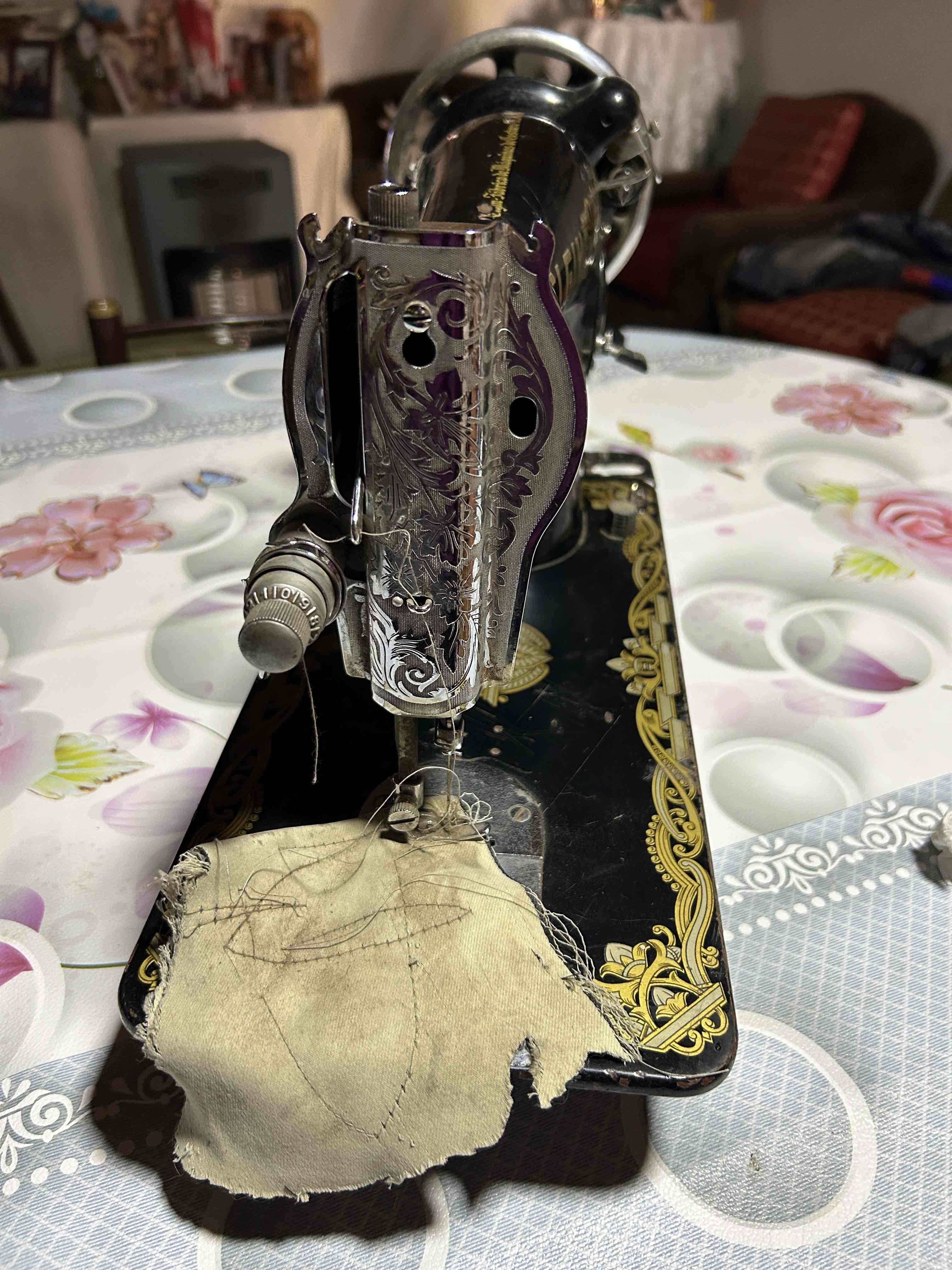 Máquina de coser Elguin - miniatura 2