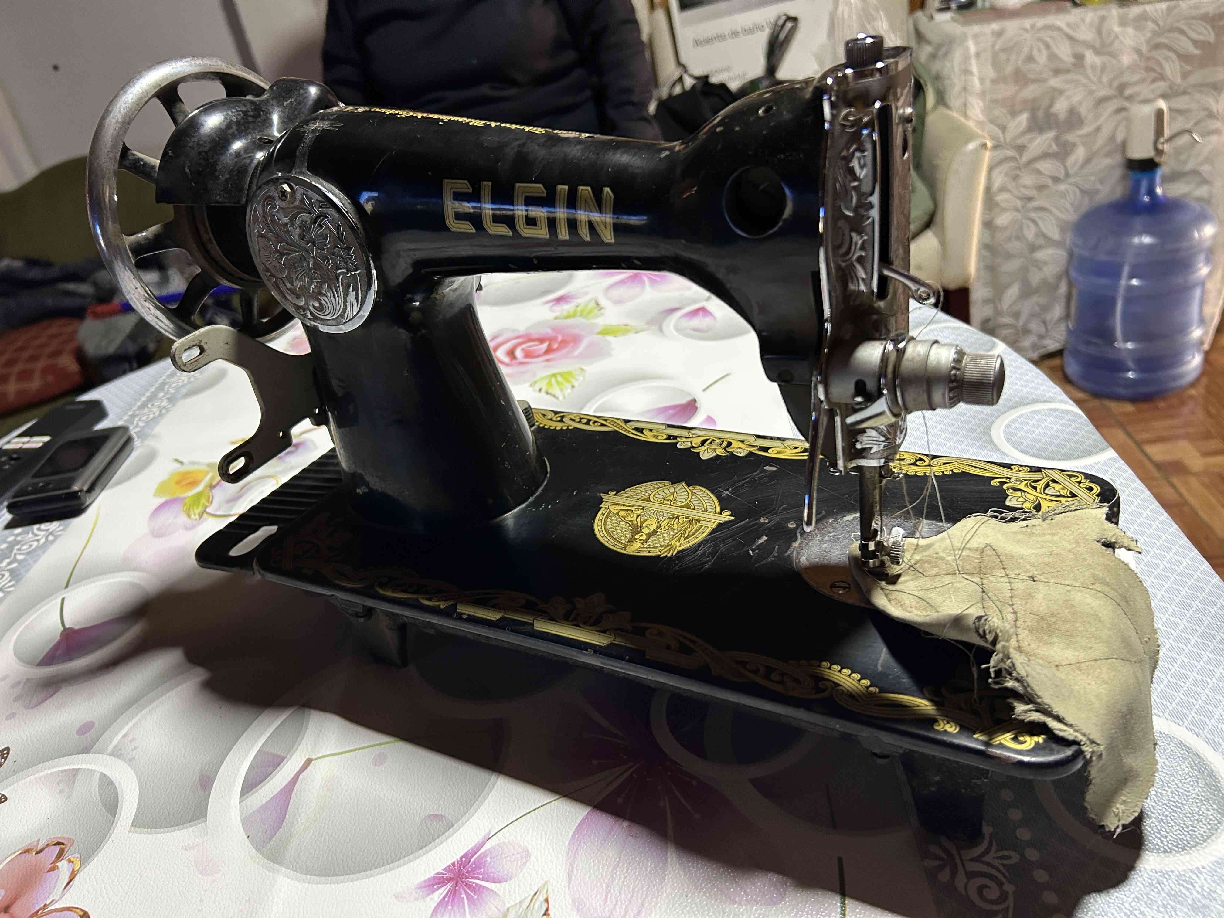 Máquina de coser Elguin - miniatura 3