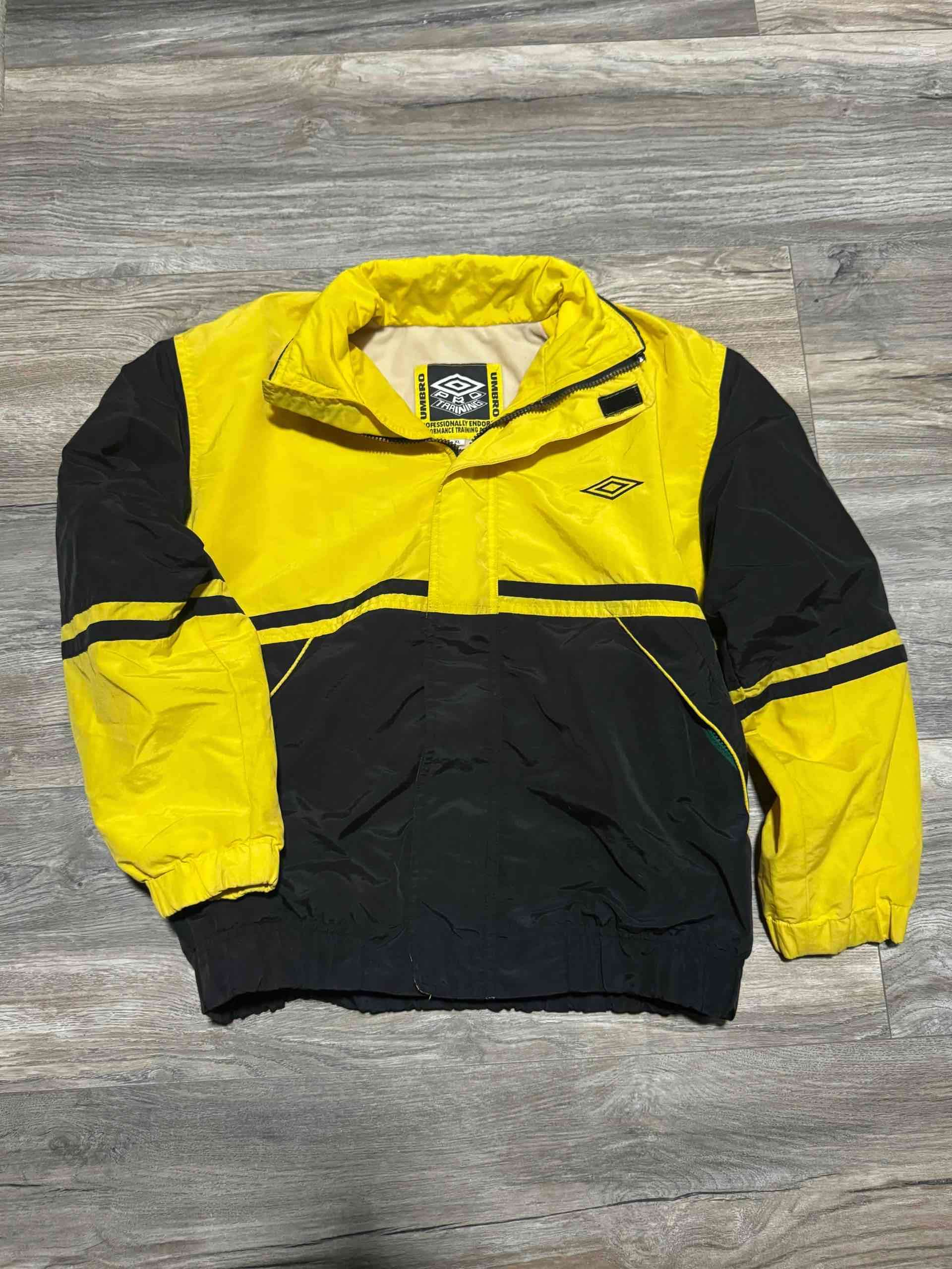 Chaqueta Umbro amarillo y negro talla S-M - miniatura 1