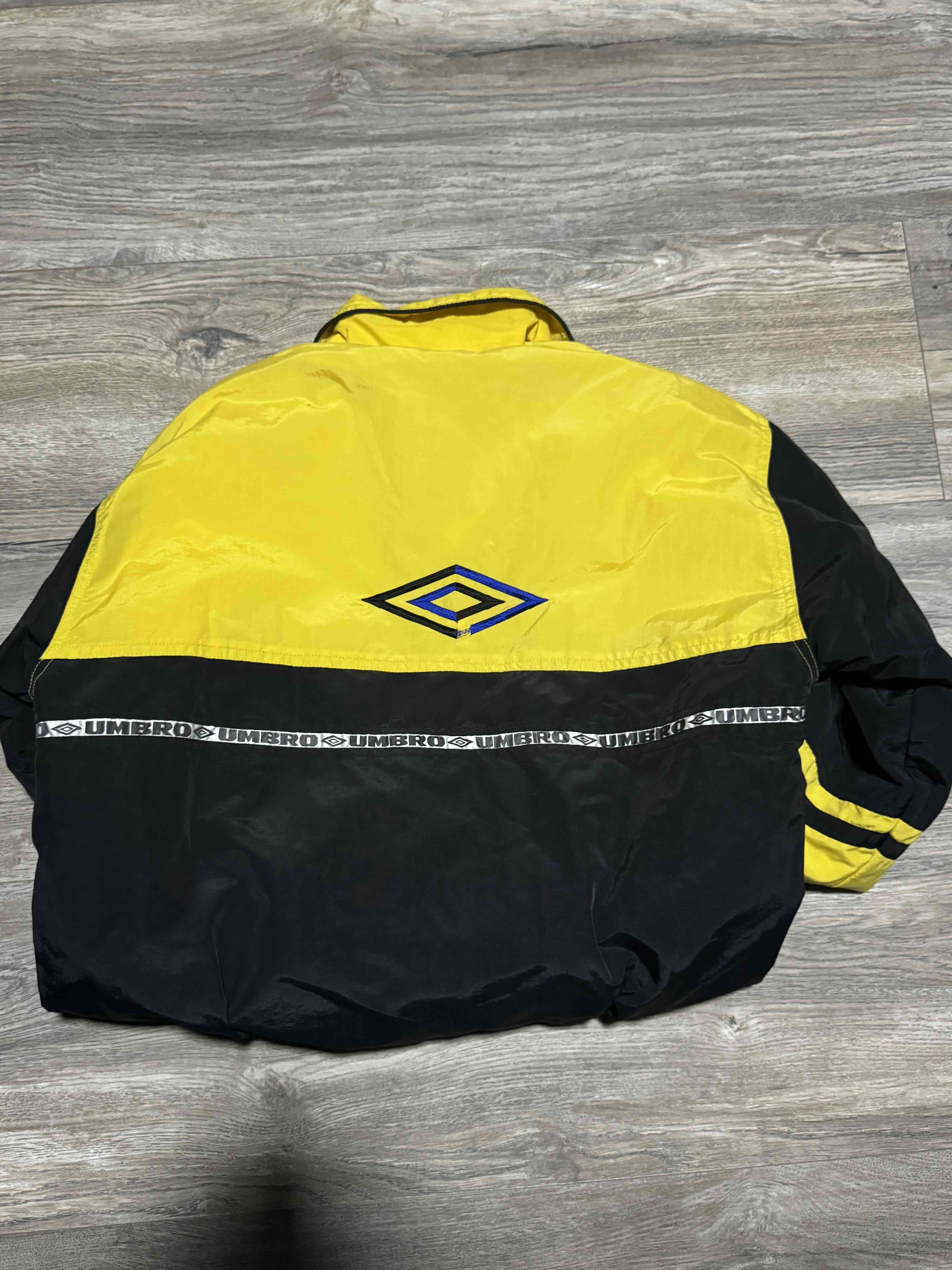 Chaqueta Umbro amarillo y negro talla S-M - miniatura 5