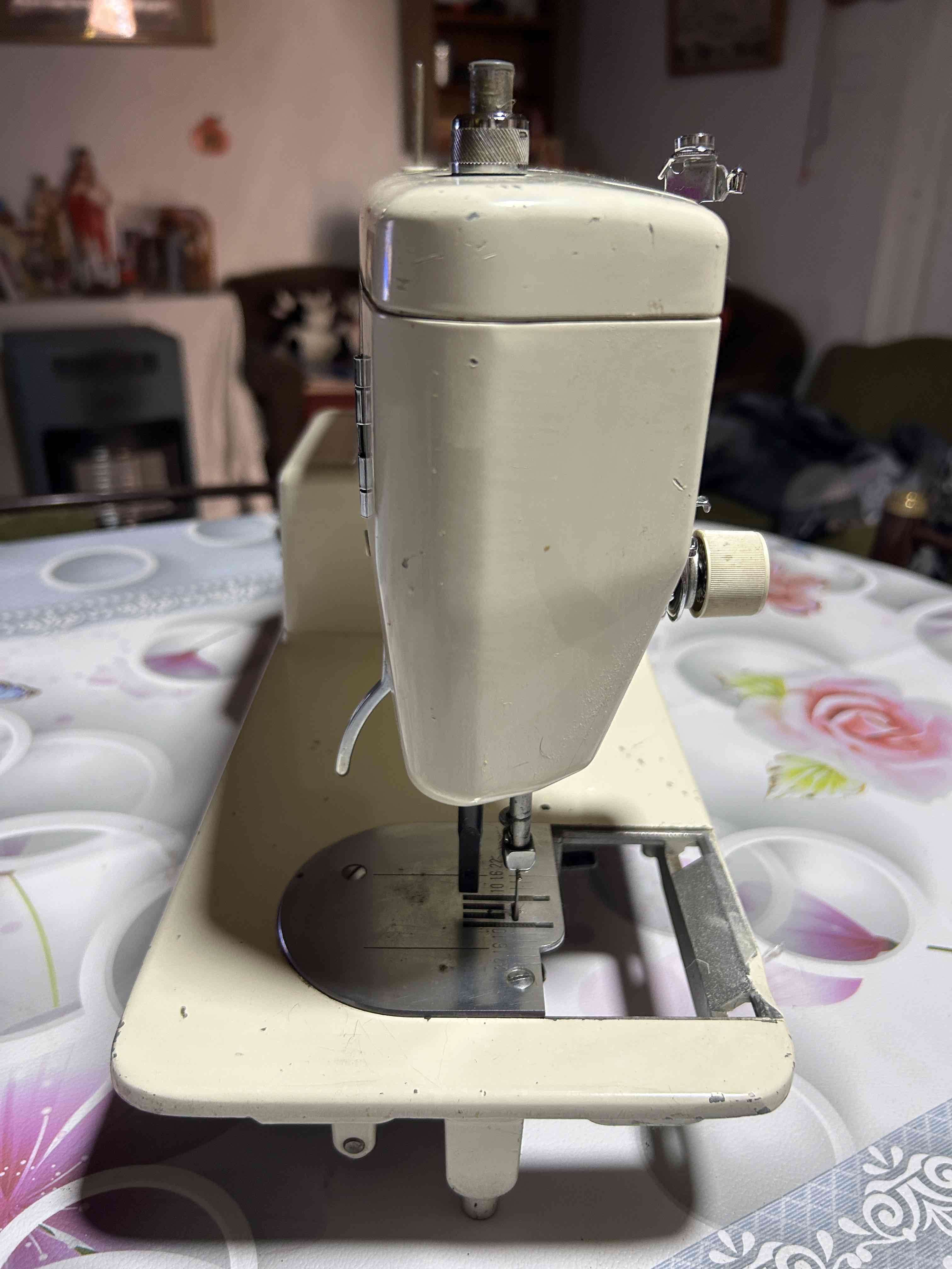 Máquina de coser Gala 405 - miniatura 4