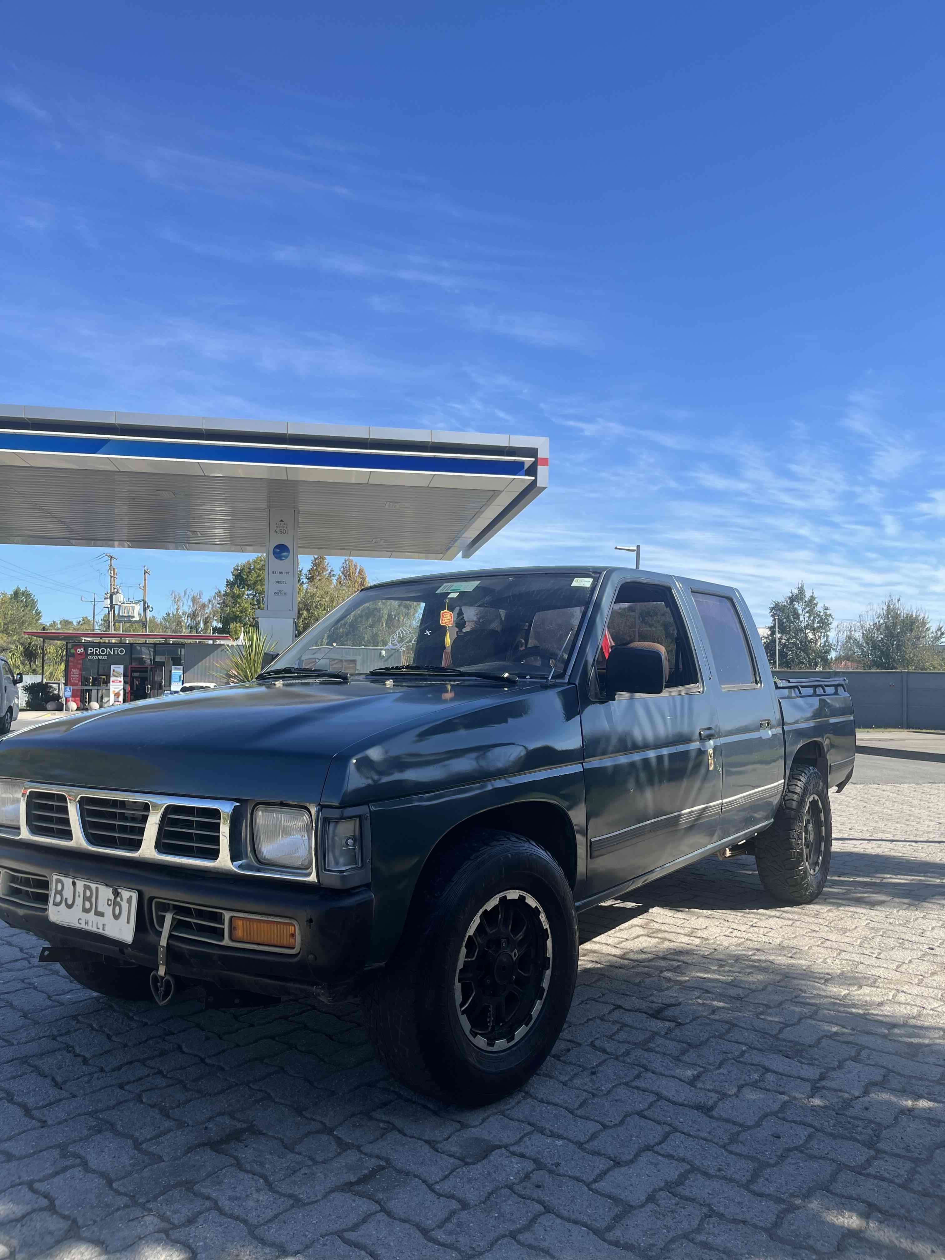 Camioneta Nissan d21 - miniatura 2