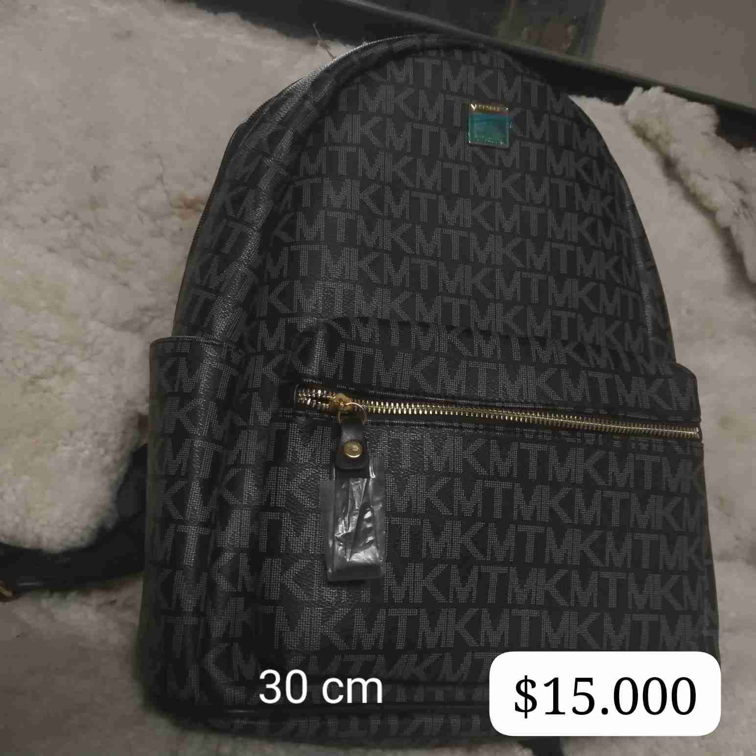 Mochila negra con diseño TM - miniatura 2