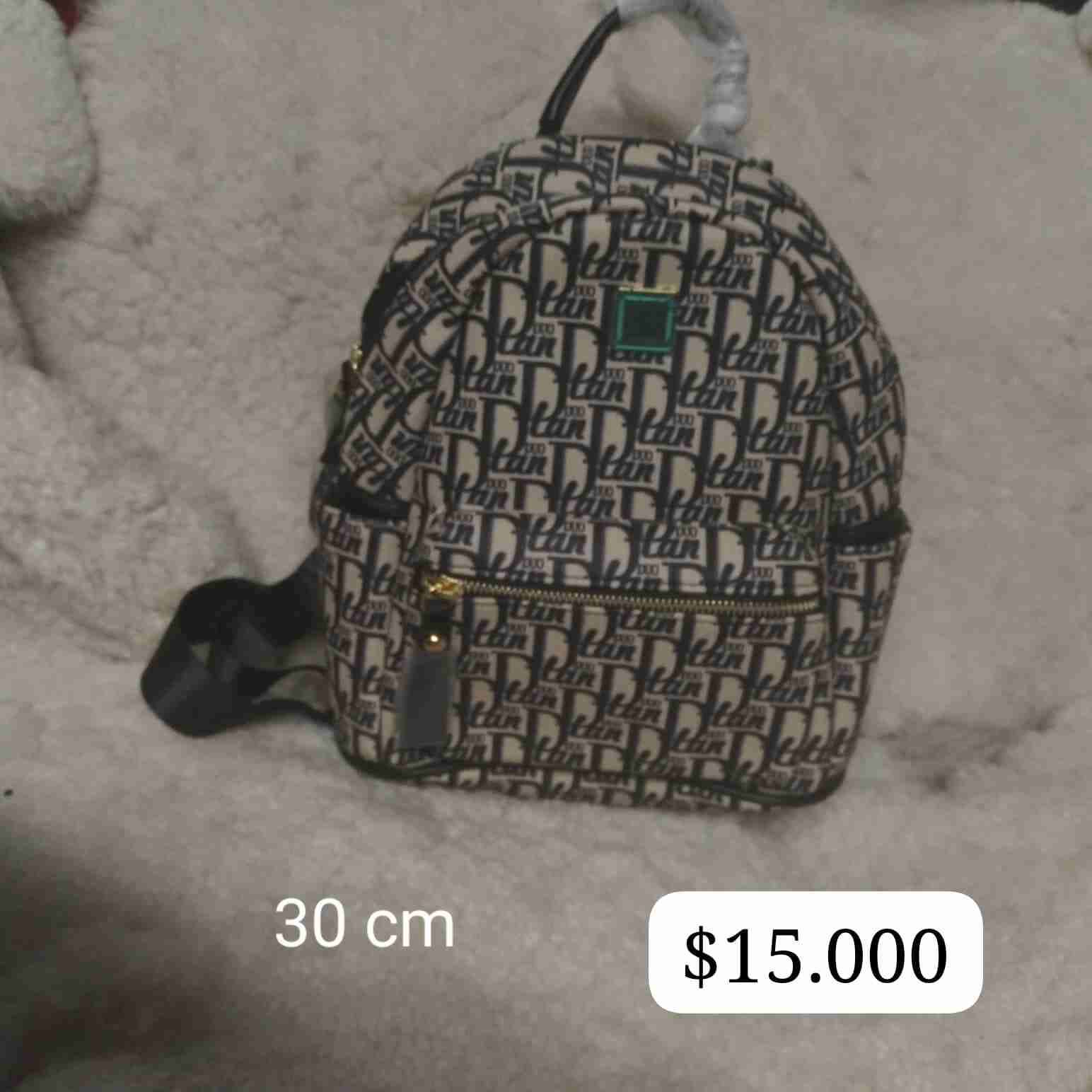 Mochila negra con diseño TM - miniatura 4