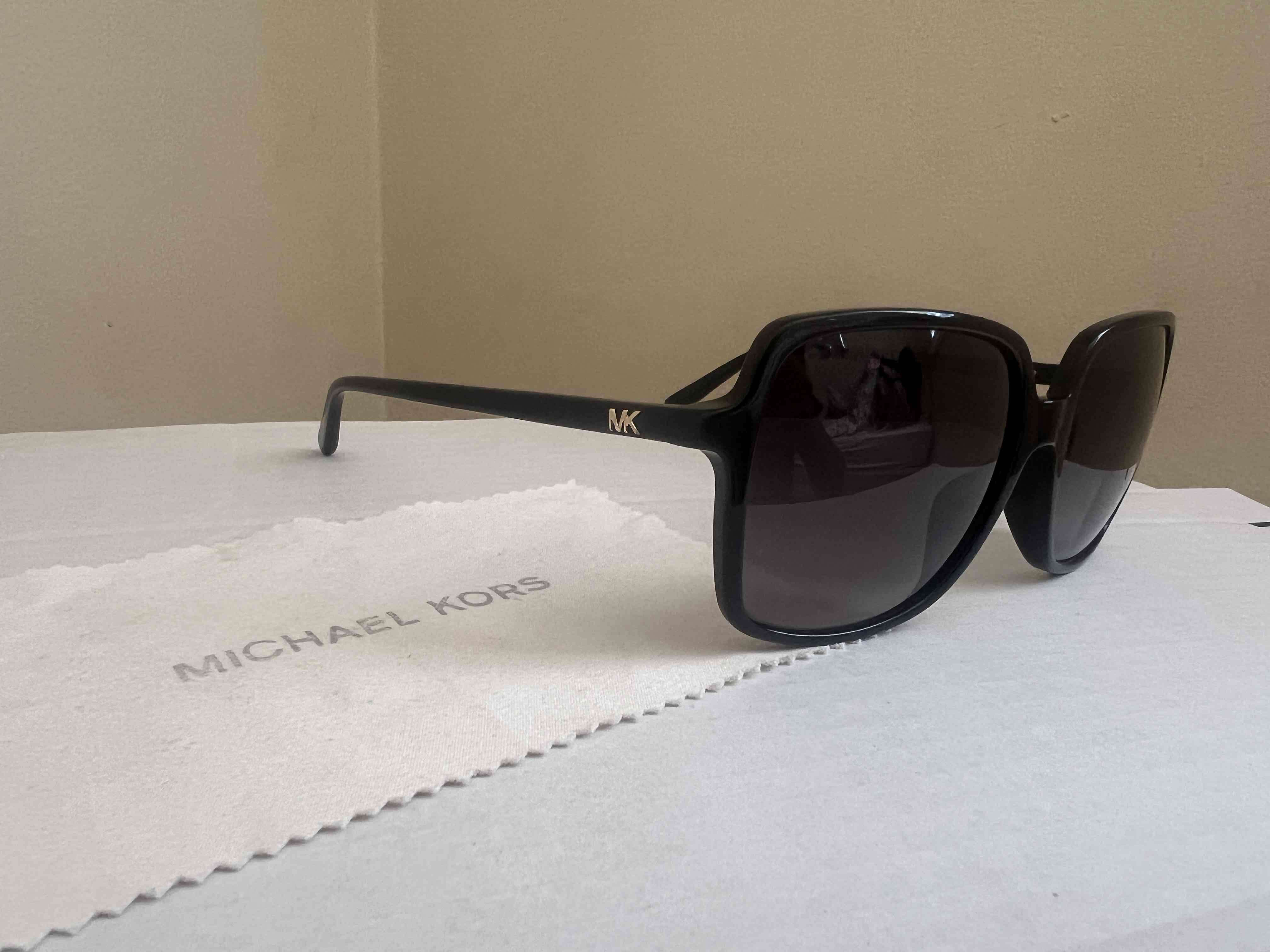 Gafas de sol Michael Kors negras - miniatura 2