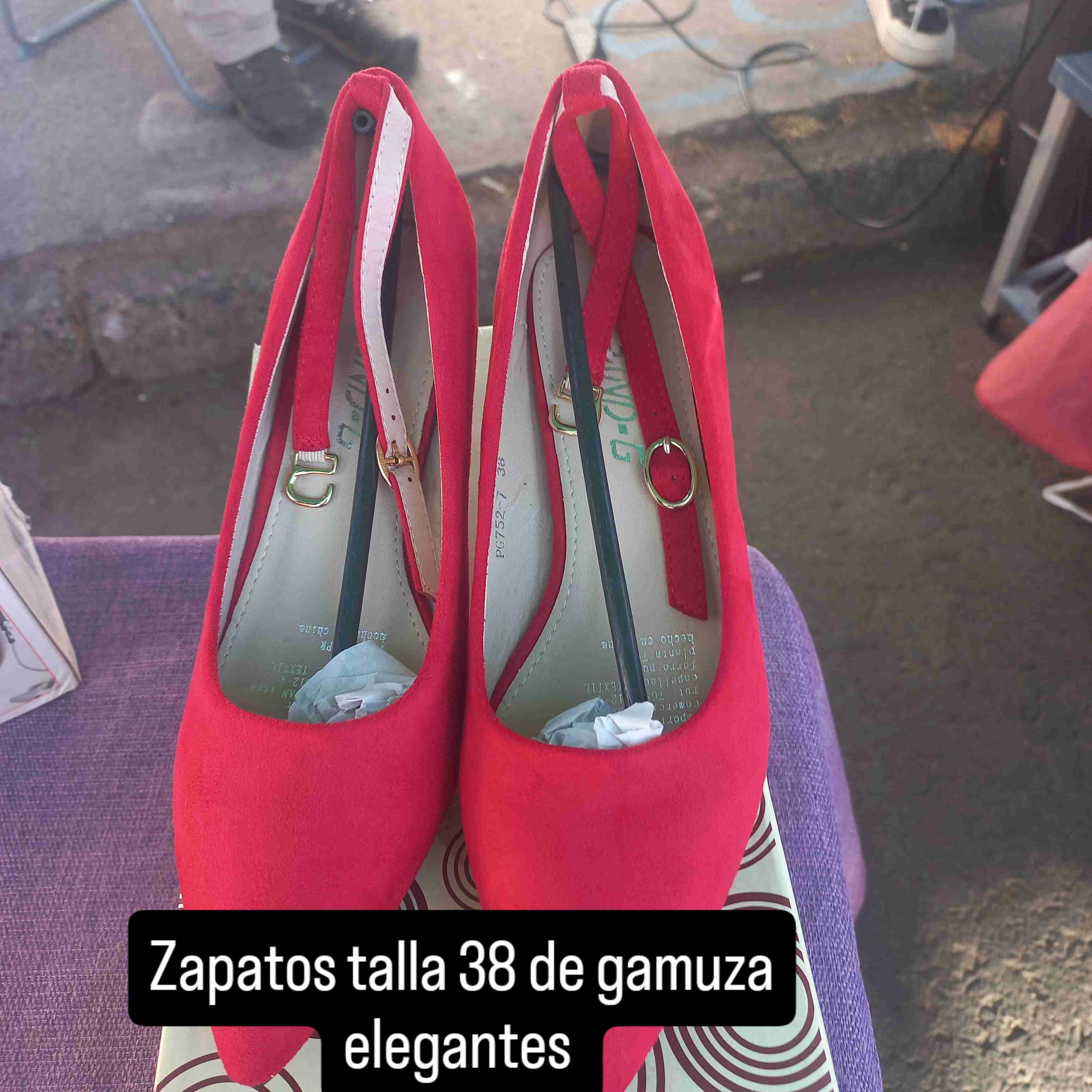 Zapatos rojos de gamuza talla 38 - miniatura 1