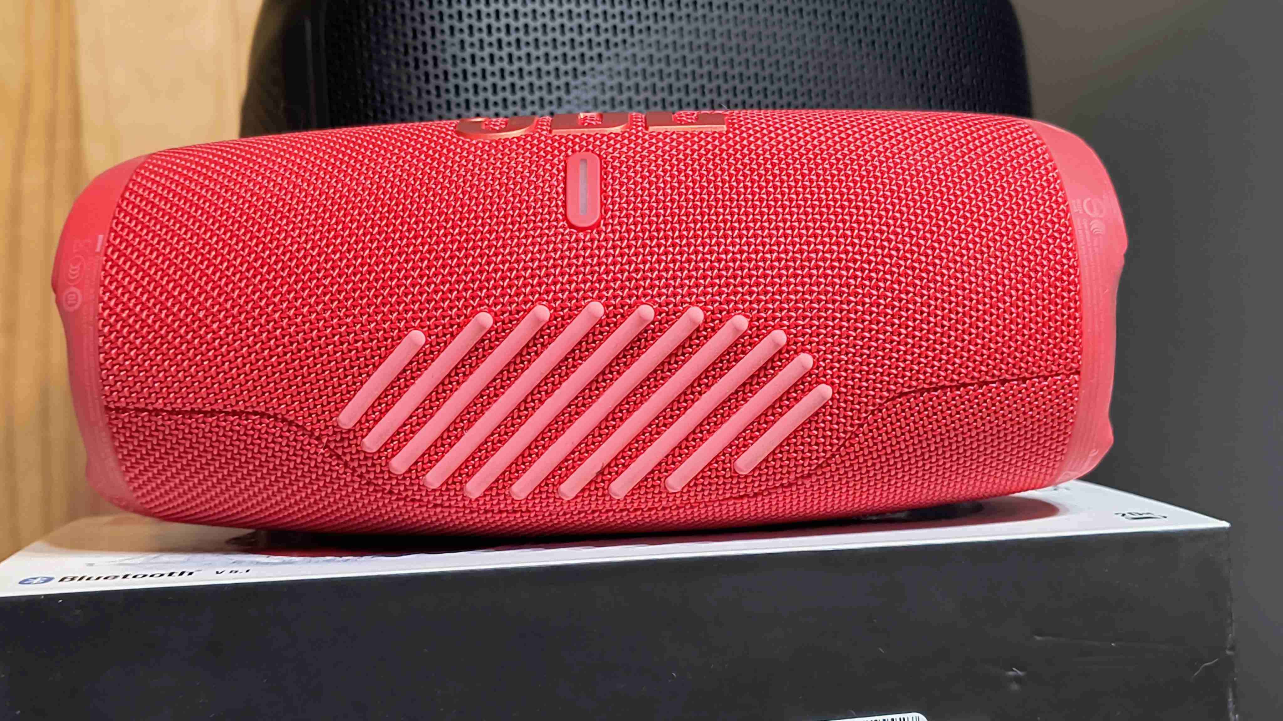 Parlante JBL Charge 5 rojo - miniatura 6