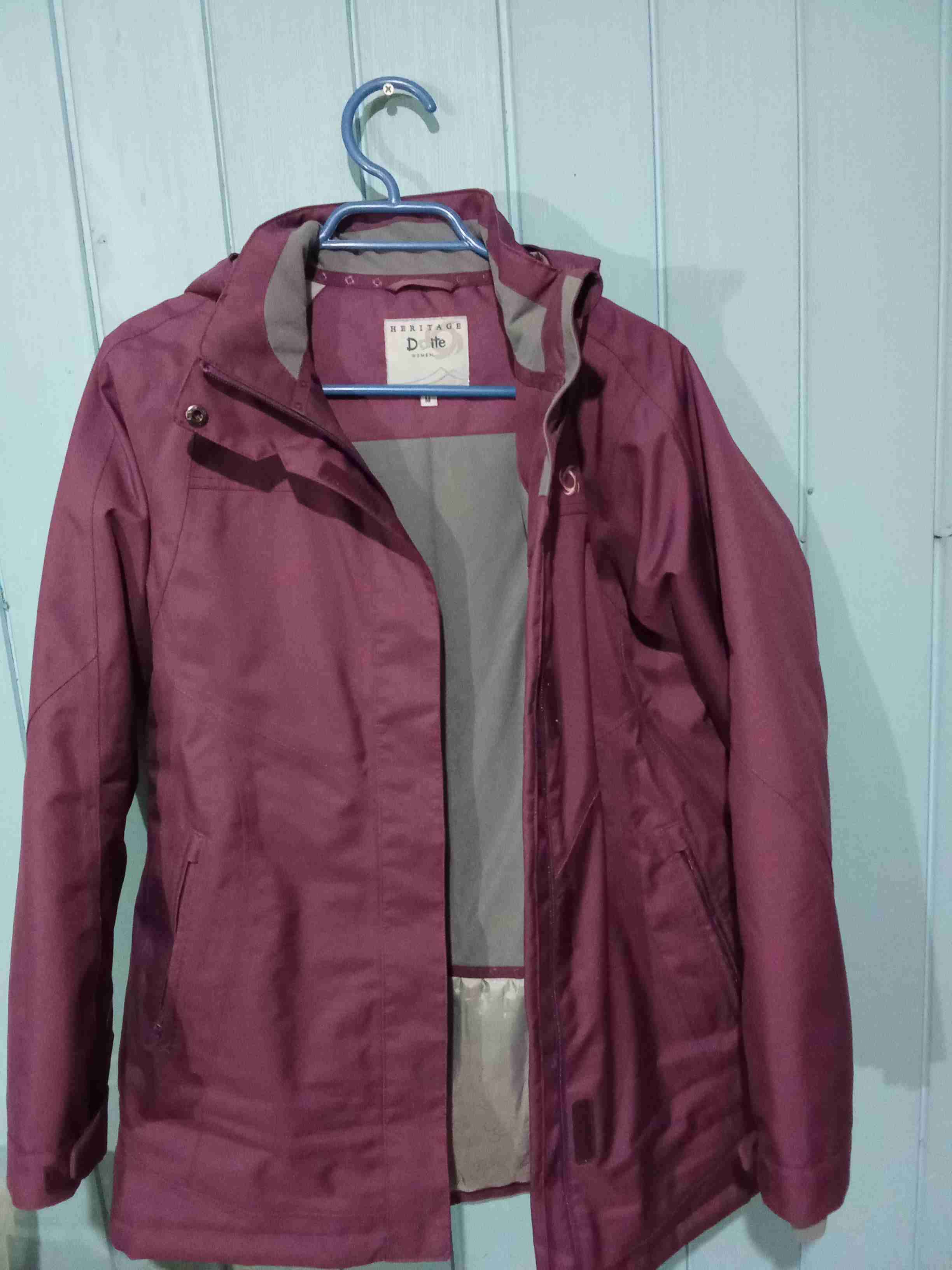 Chaqueta impermeable burdeos con capucha - miniatura 1