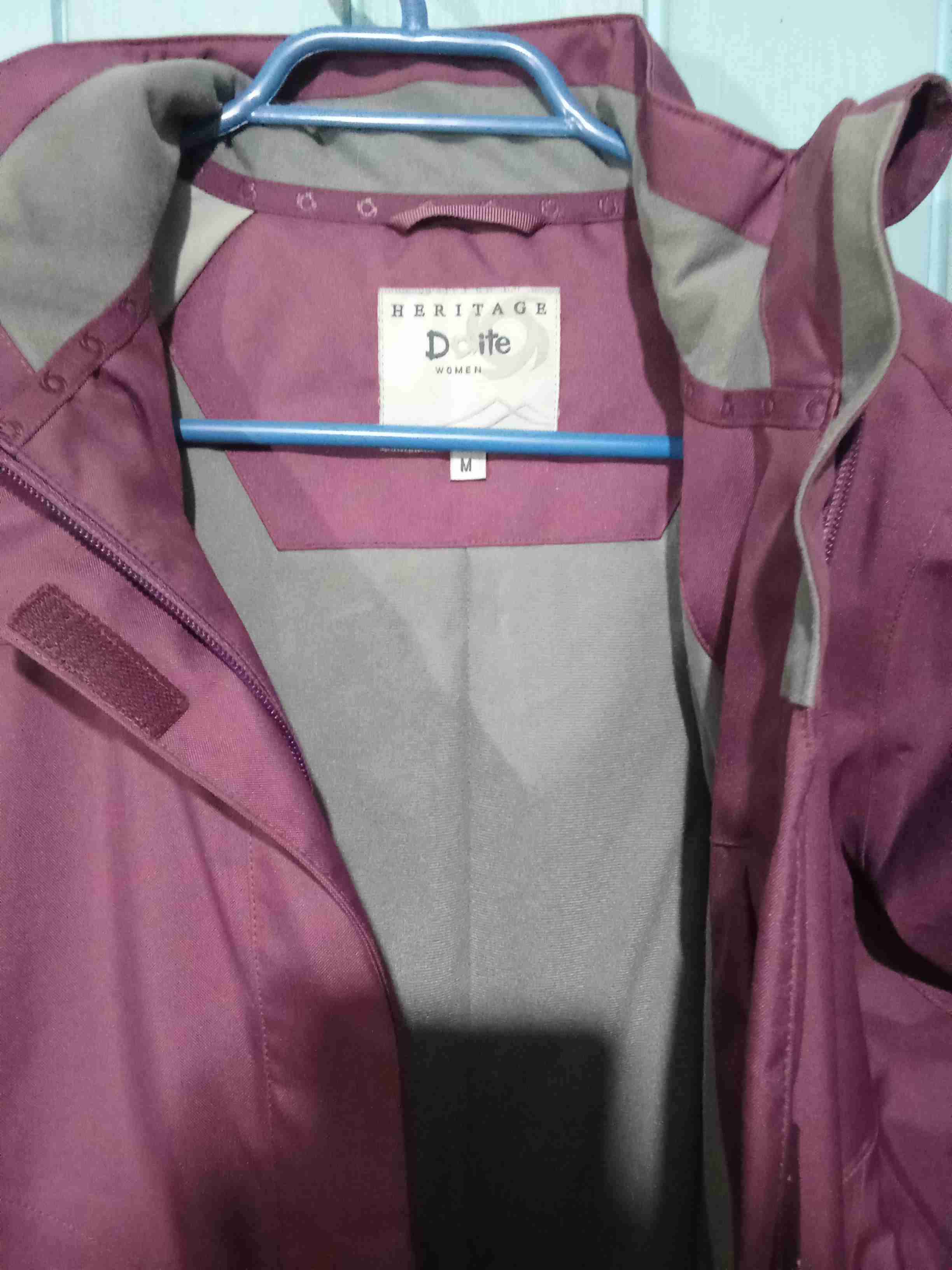 Chaqueta impermeable burdeos con capucha - miniatura 3