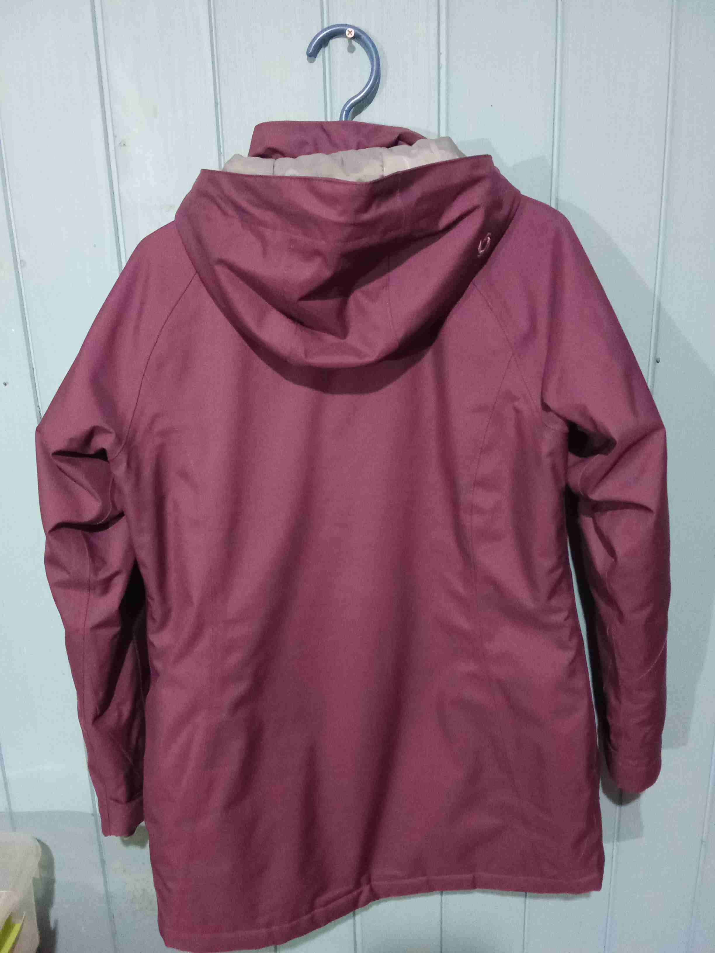 Chaqueta impermeable burdeos con capucha - miniatura 5