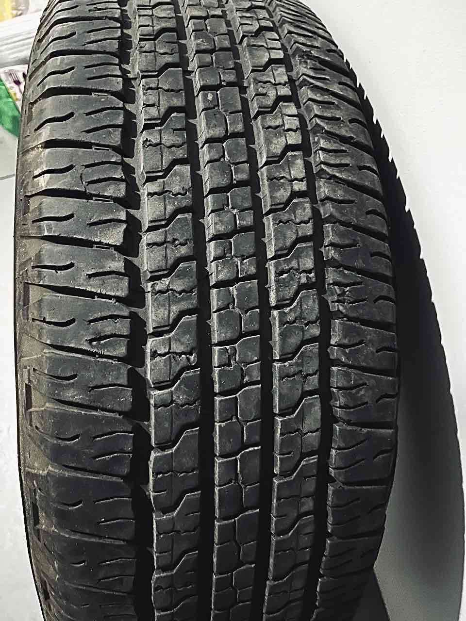 Neumático Goodyear usado - miniatura 3