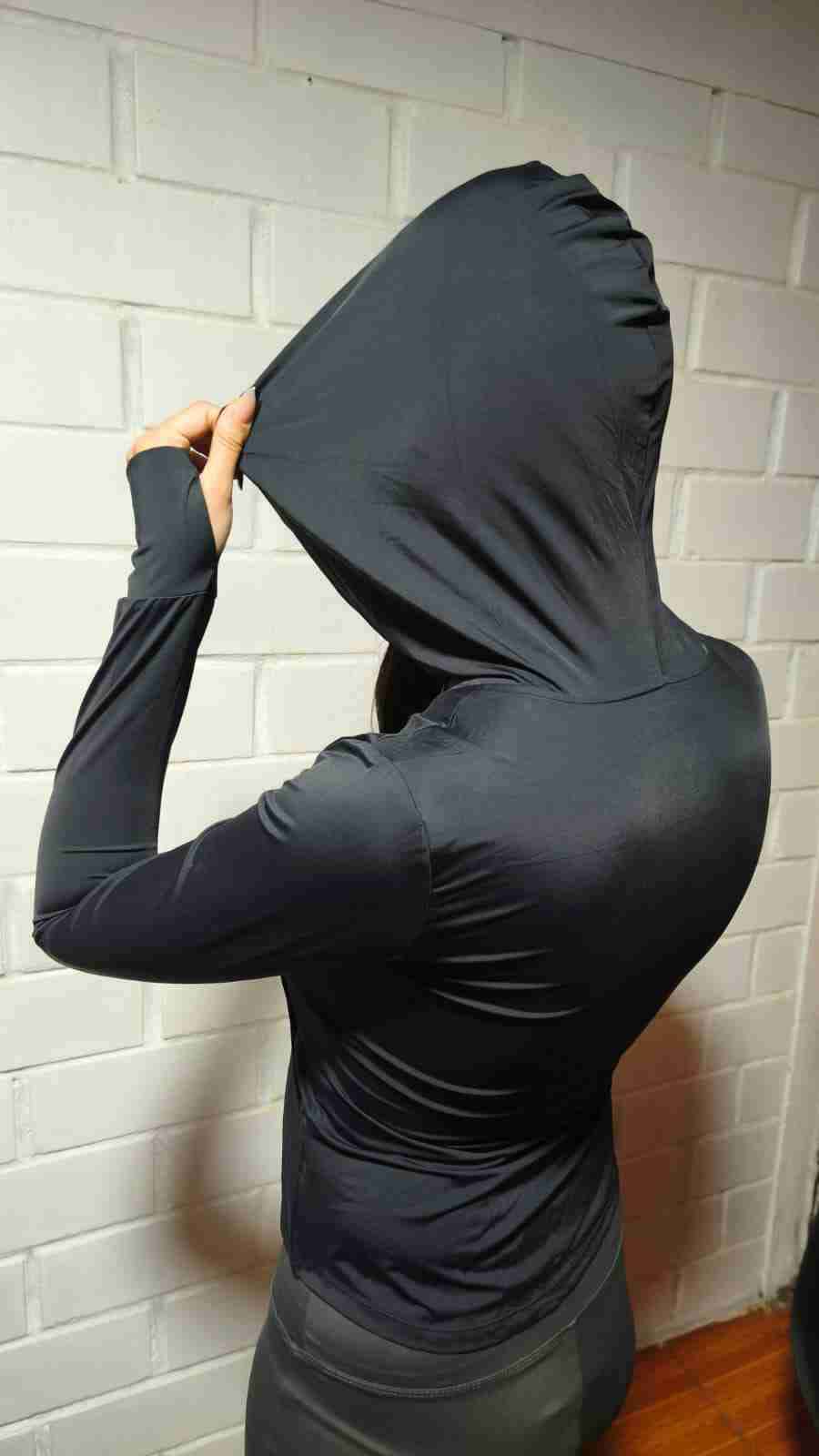 Chaqueta deportiva negra con capucha - miniatura 3