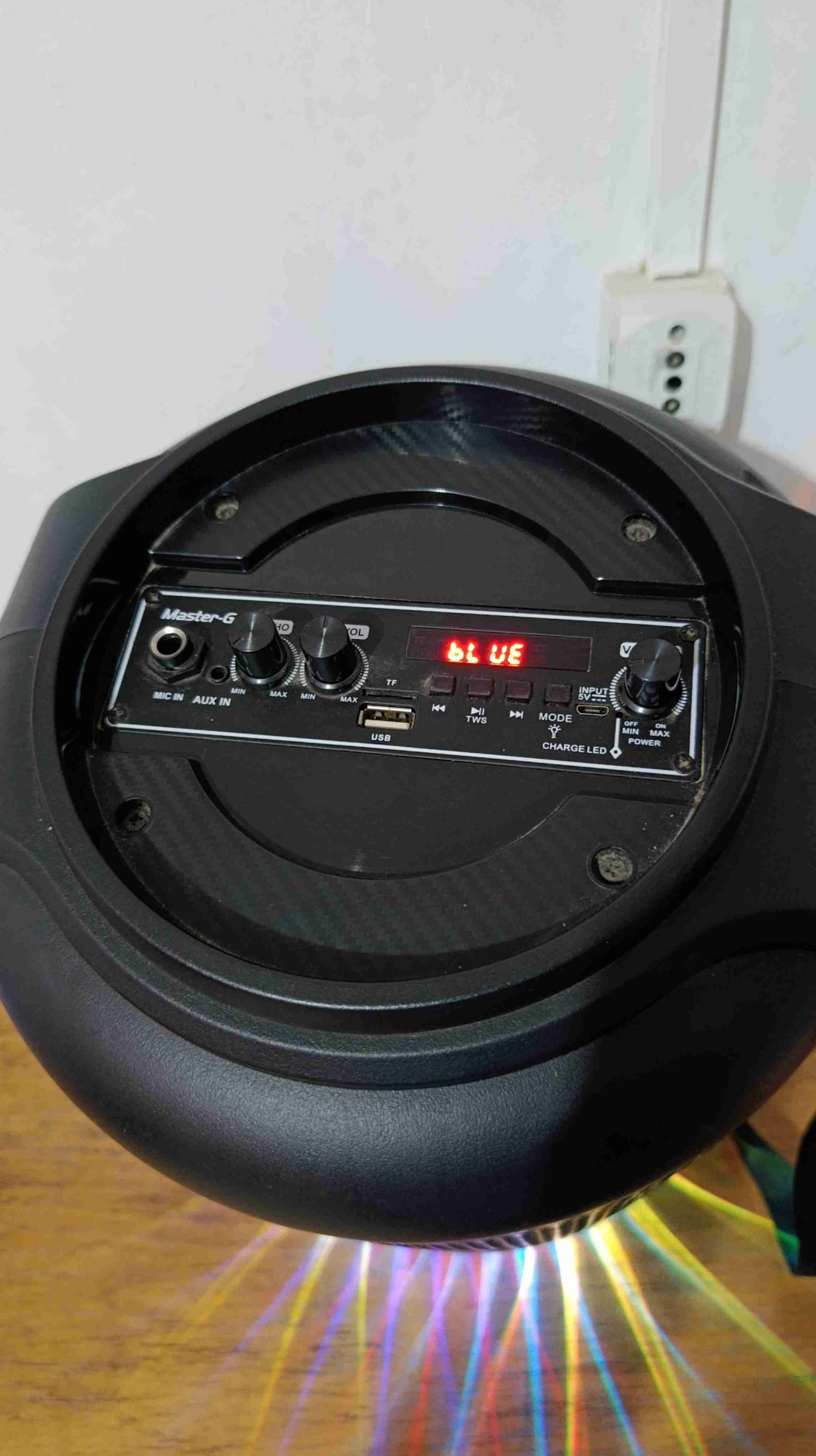 Parlante portátil Master-G con luces LED - miniatura 2