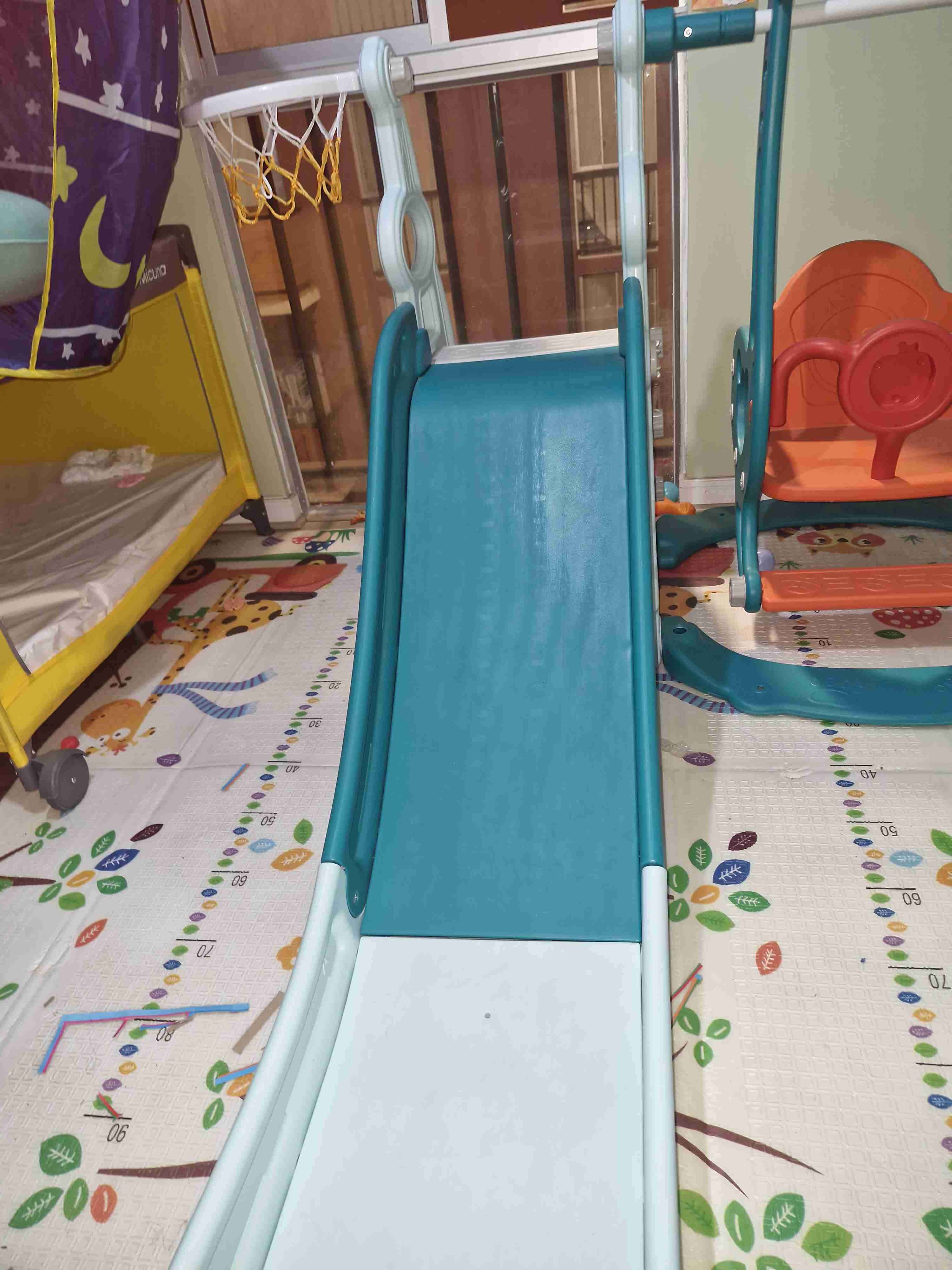 Juego infantil con resbalín y columpio - miniatura 3