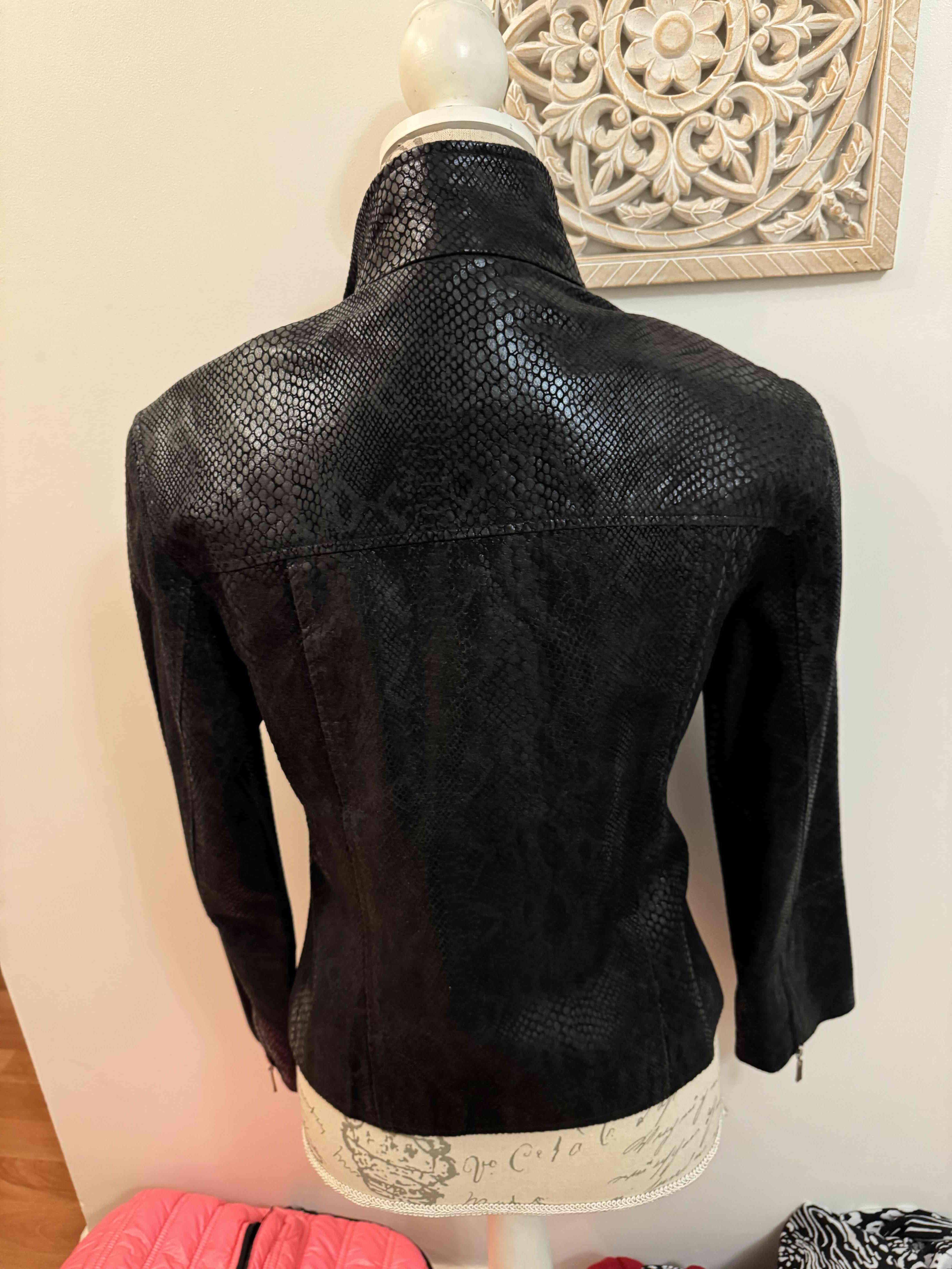 Chaqueta negra de cuero talla s - miniatura 3