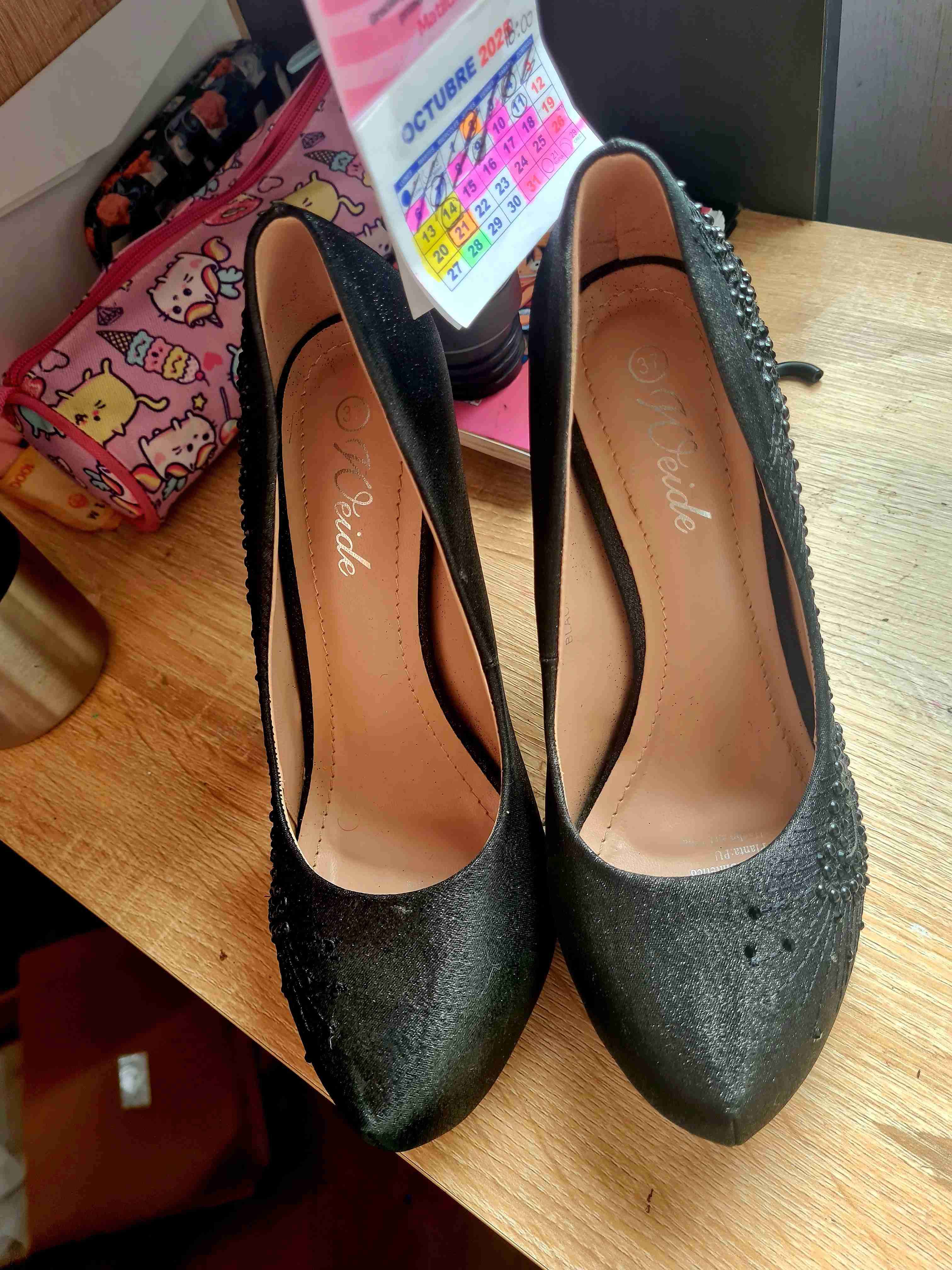 Tacones negros con pedrería - miniatura 2