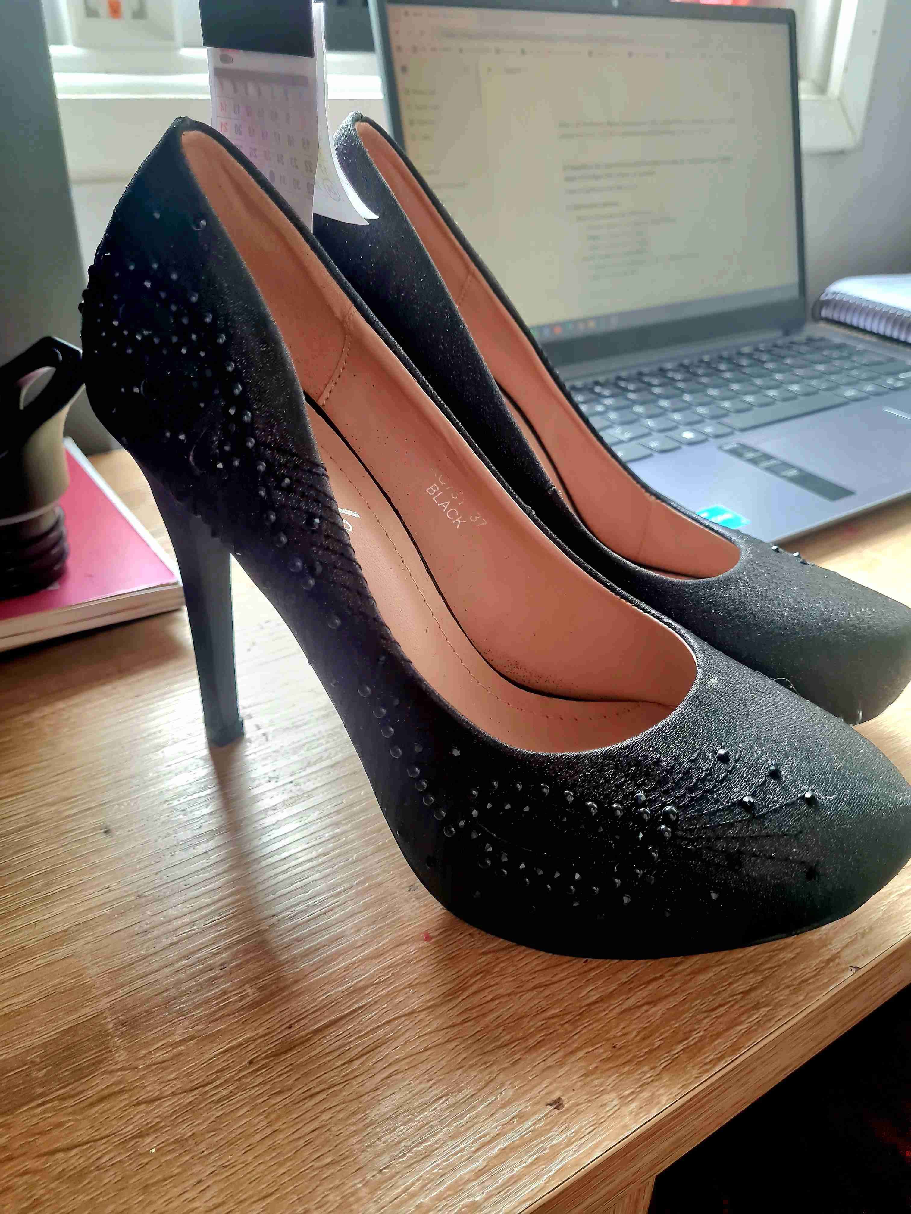 Tacones negros con pedrería - miniatura 3