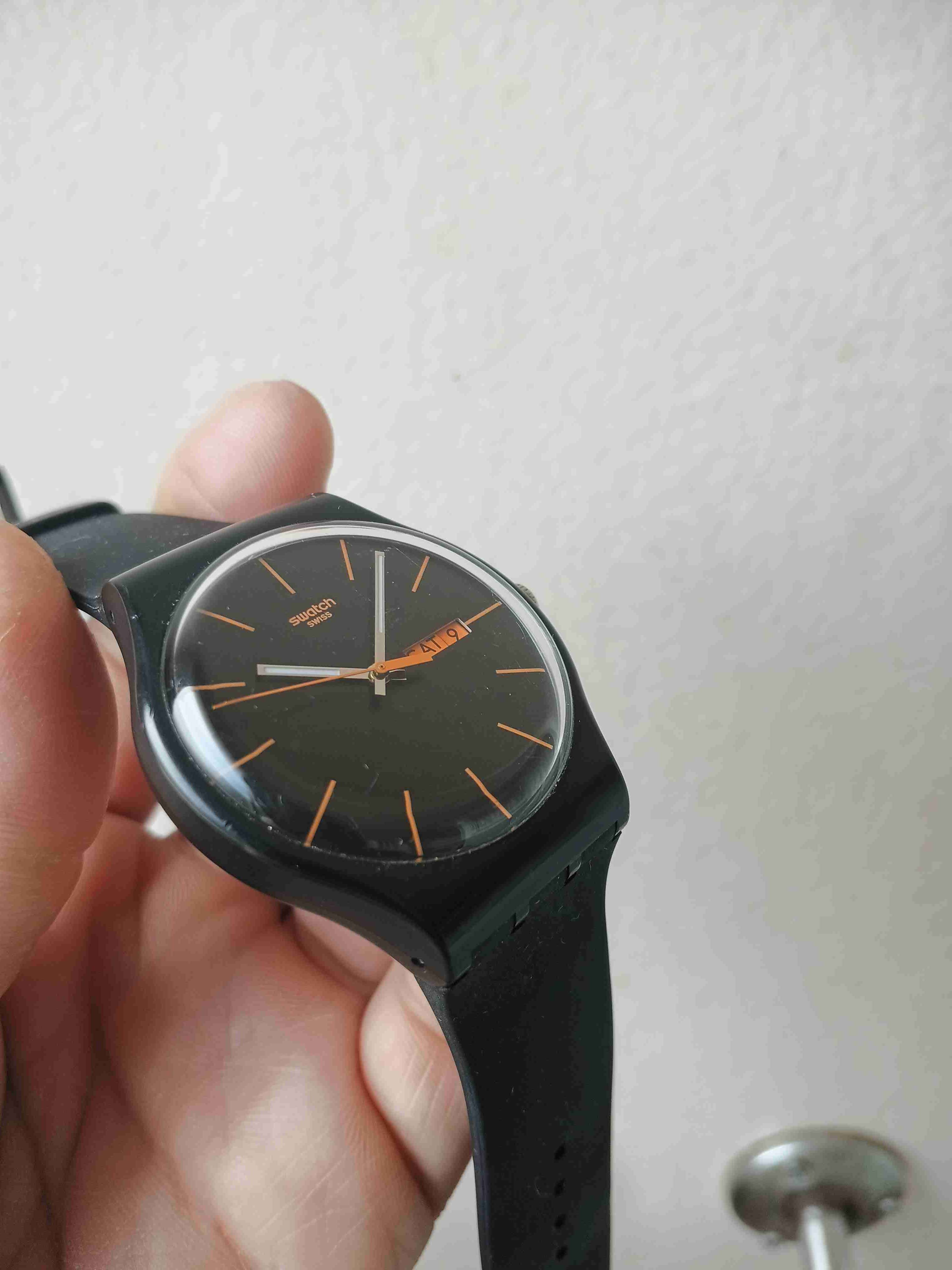 Reloj Swatch negro y naranja - miniatura 1