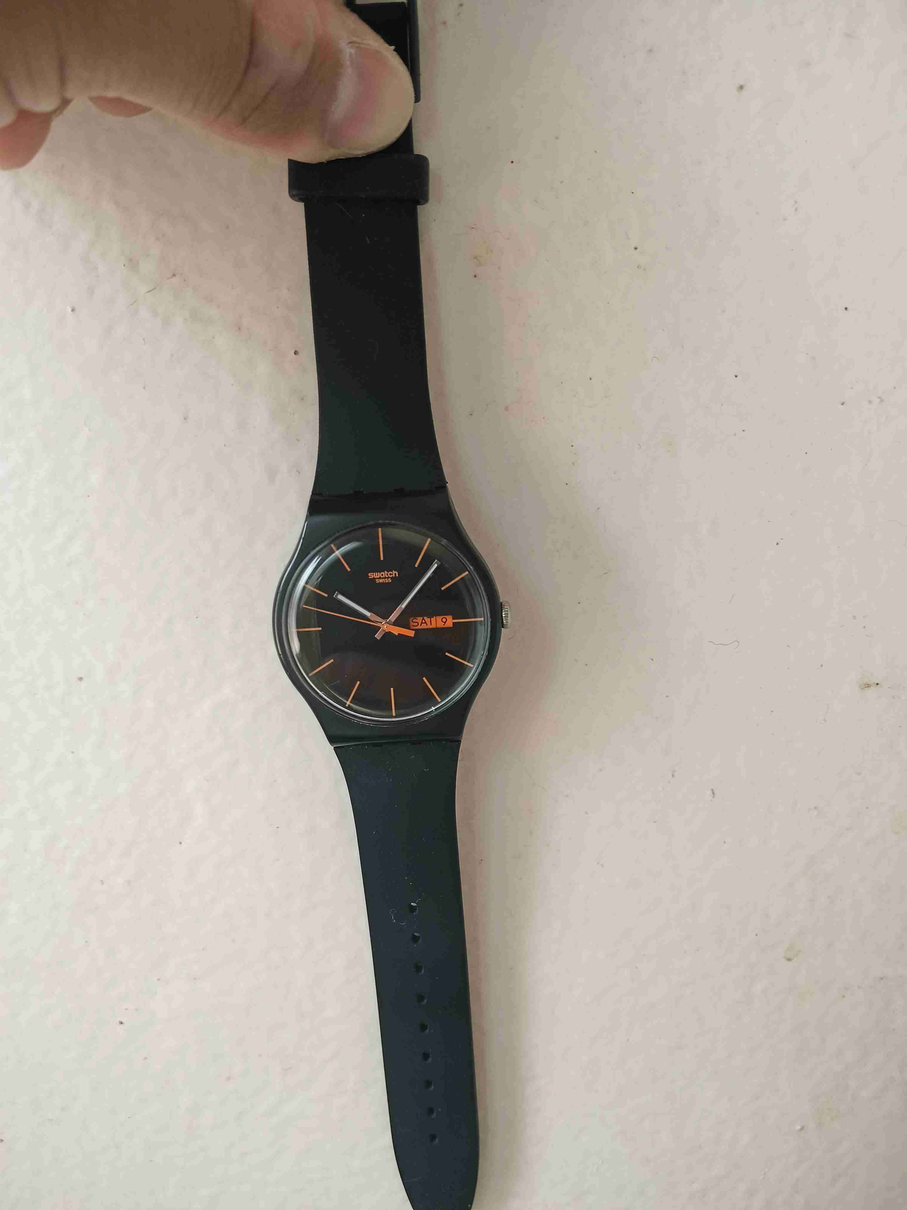 Reloj Swatch negro y naranja - miniatura 3