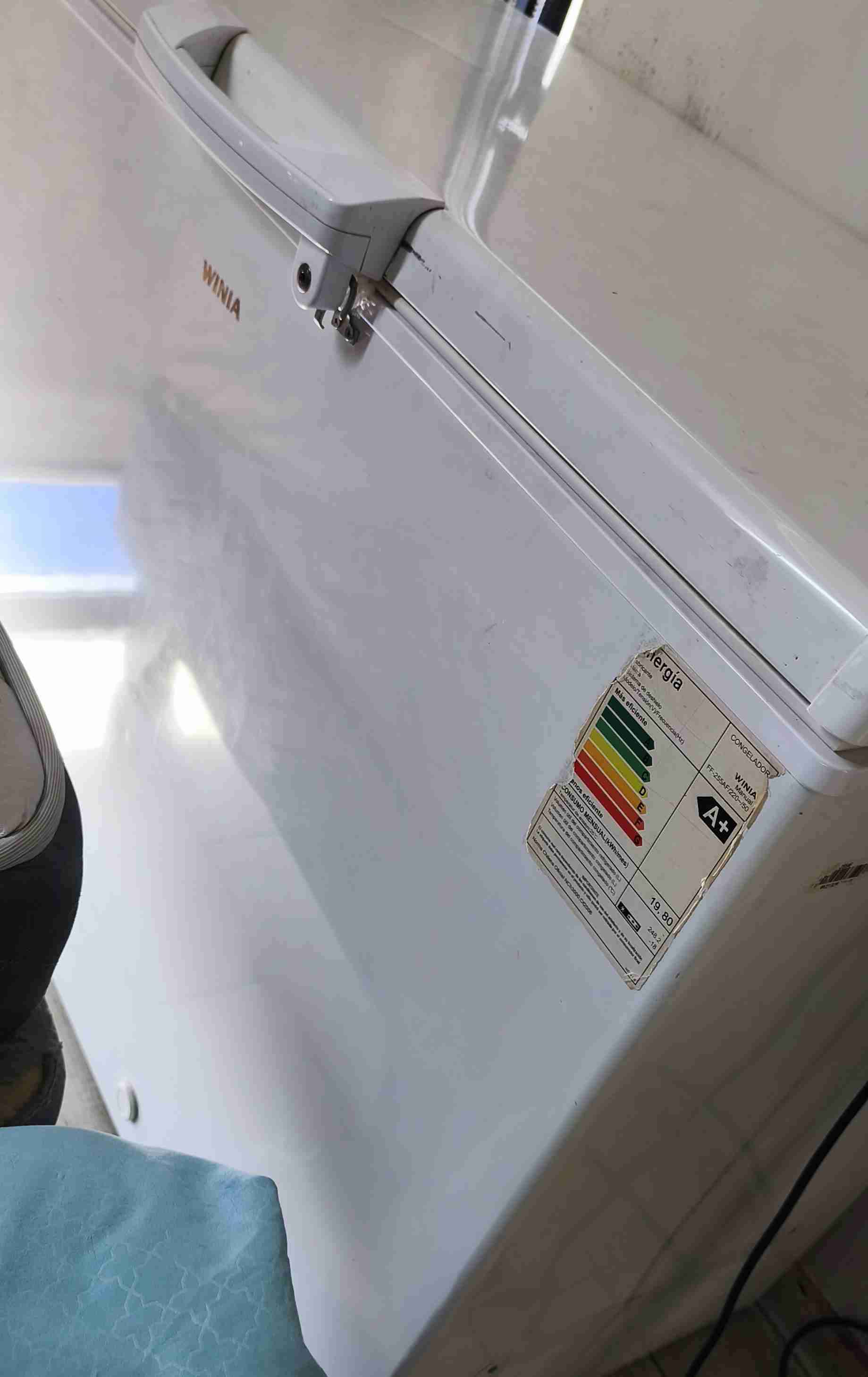 Refrigerador Winia compacto - miniatura 1