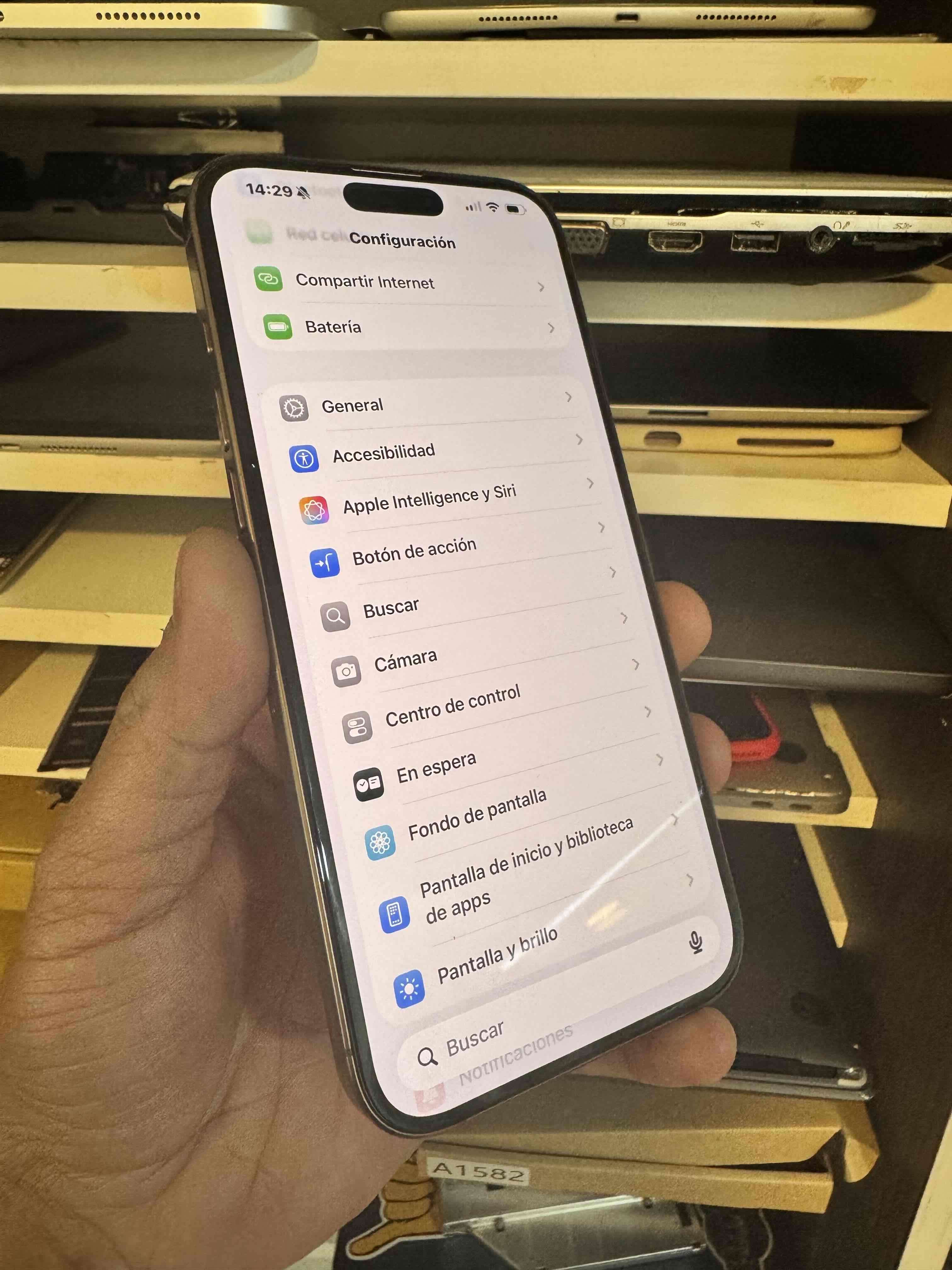 IPhone 16 Pro Max 256GB + Accesorios + Garantía - miniatura 4
